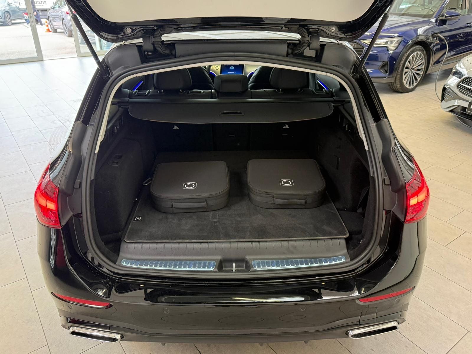 Fahrzeugabbildung Mercedes-Benz C 300 de 4M T AMG PREMIUM+PANO+360°+NIGHT+MEMORY