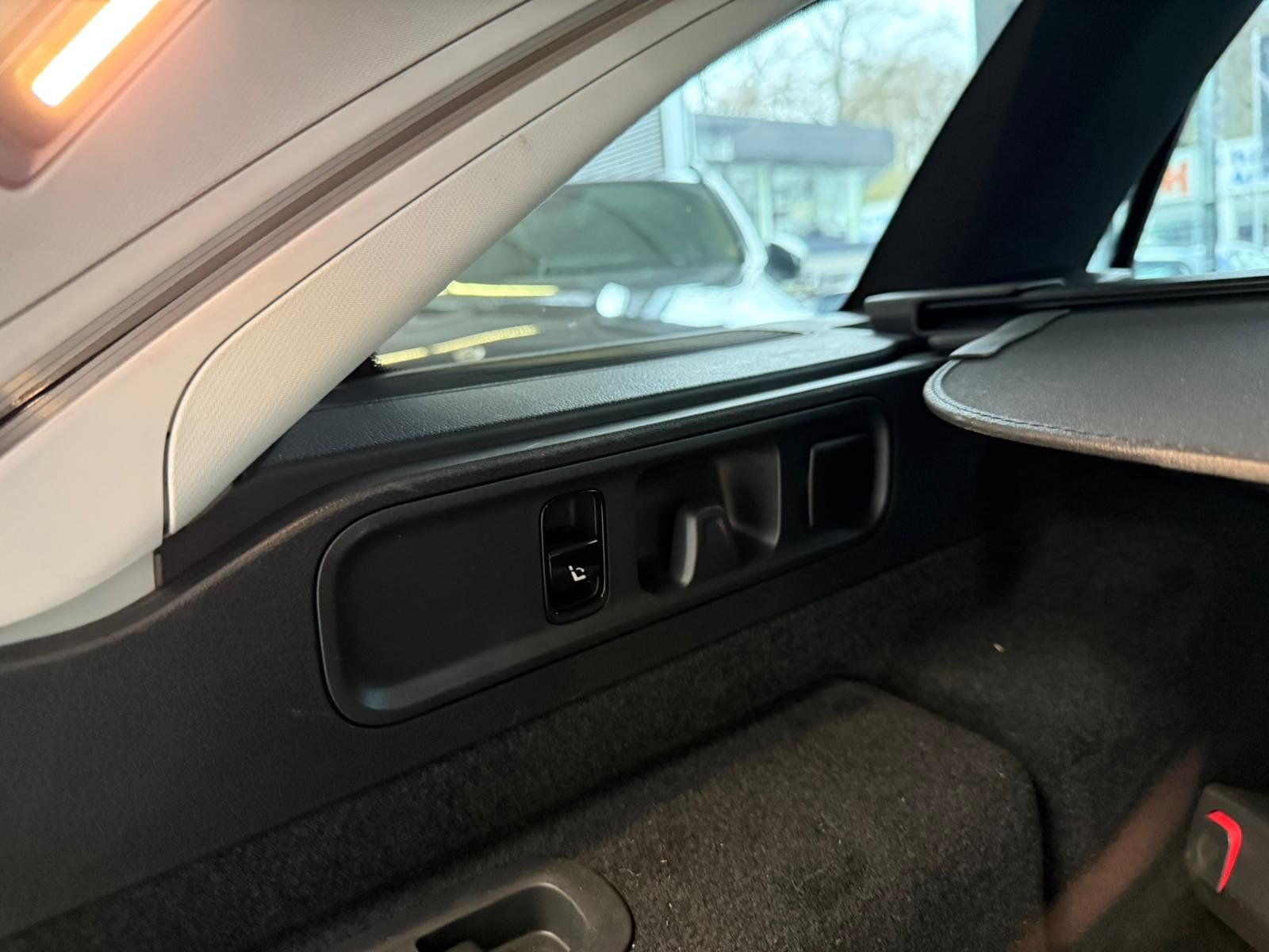 Fahrzeugabbildung Mercedes-Benz C 300 de 4M T AMG PREMIUM+PANO+360°+NIGHT+MEMORY