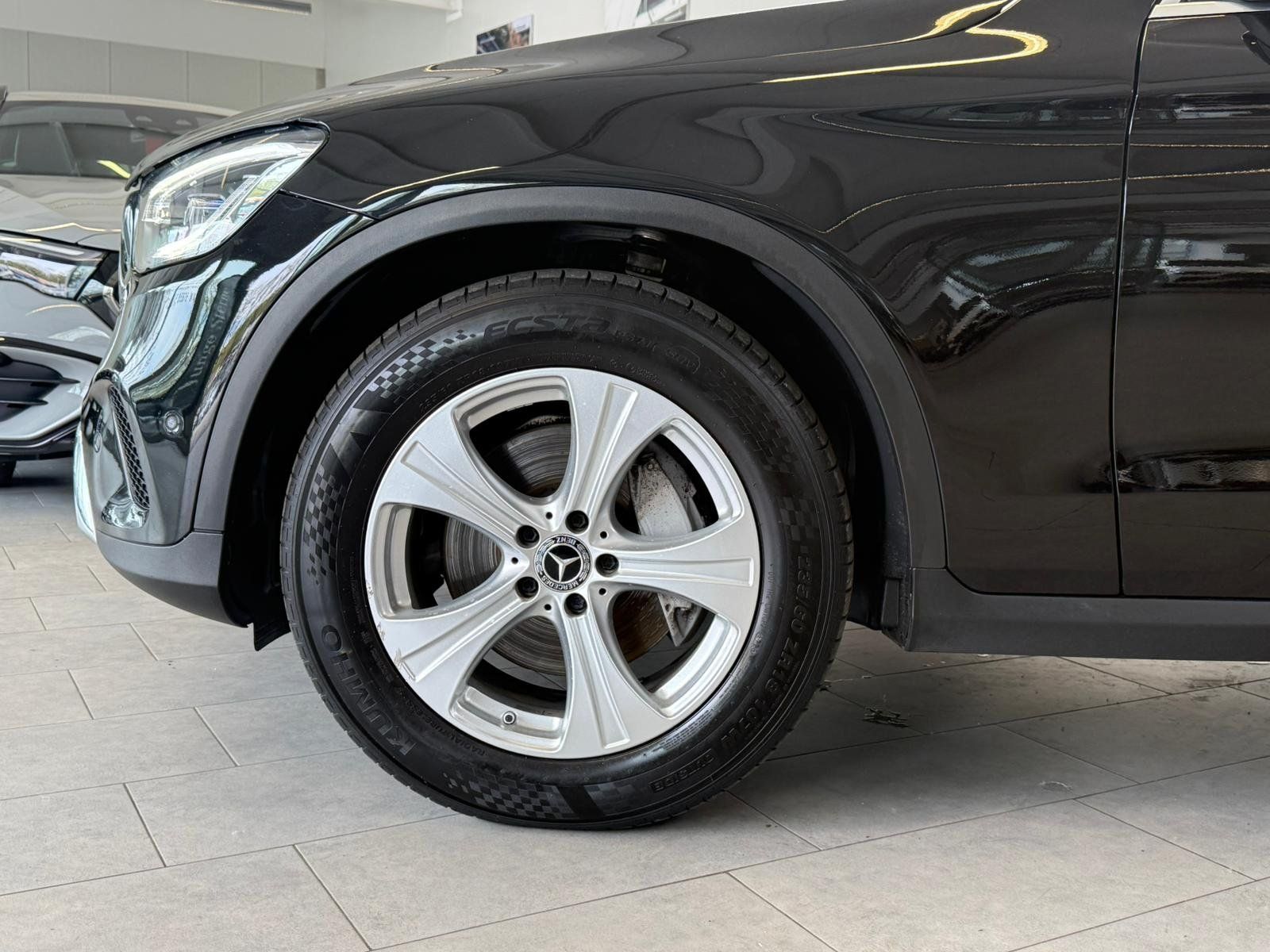 Fahrzeugabbildung Mercedes-Benz GLC 220 d 4M PANORAMA+TOTWINK+AHK+MULTIBEAM+MBUX