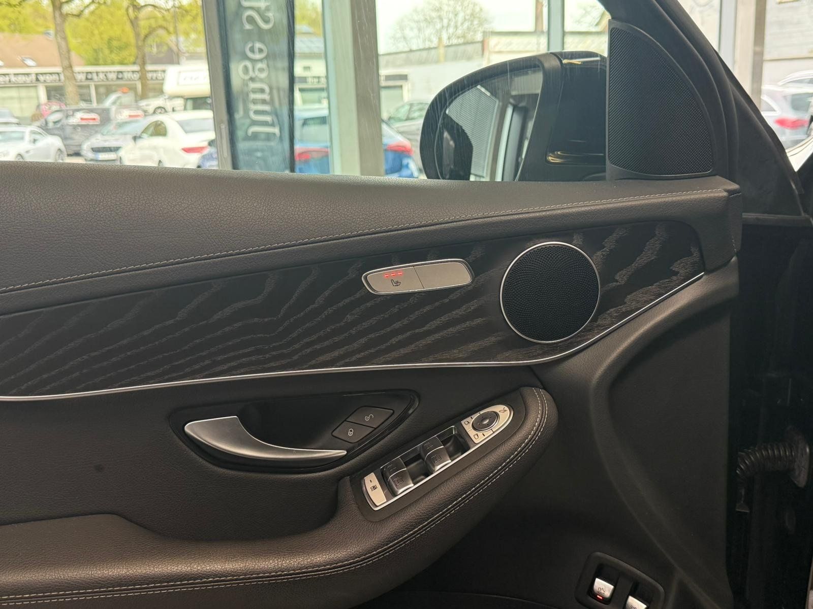 Fahrzeugabbildung Mercedes-Benz GLC 220 d 4M PANORAMA+TOTWINK+AHK+MULTIBEAM+MBUX