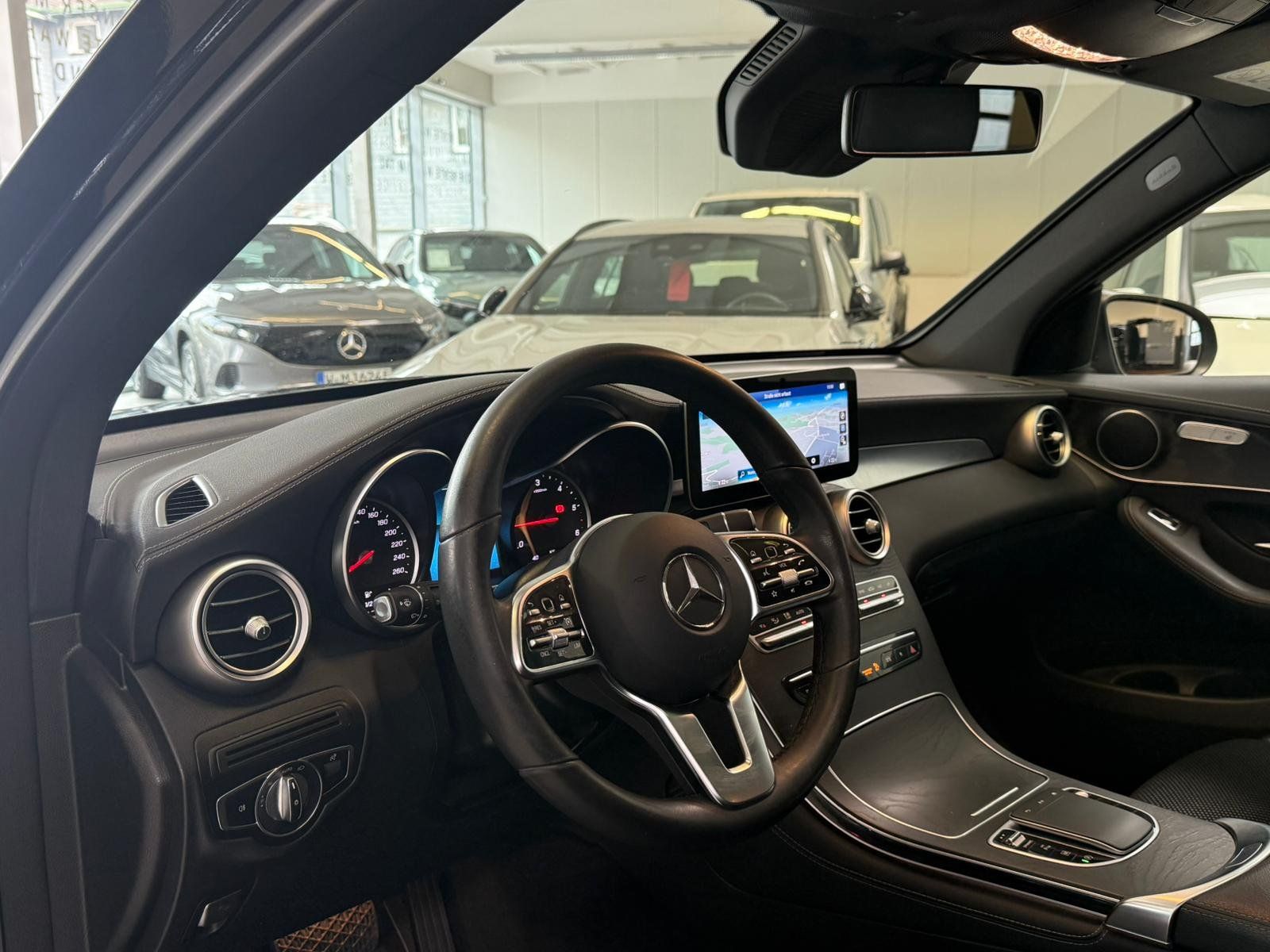 Fahrzeugabbildung Mercedes-Benz GLC 220 d 4M PANORAMA+TOTWINK+AHK+MULTIBEAM+MBUX