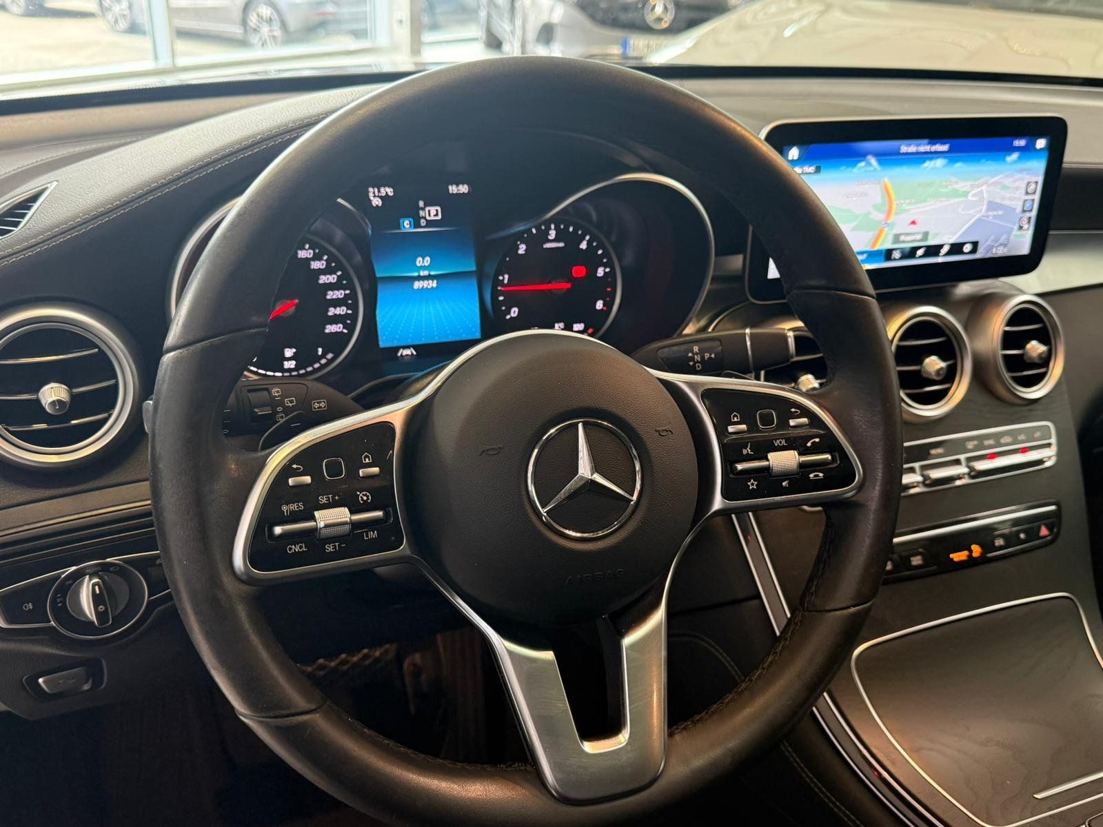 Fahrzeugabbildung Mercedes-Benz GLC 220 d 4M PANORAMA+TOTWINK+AHK+MULTIBEAM+MBUX