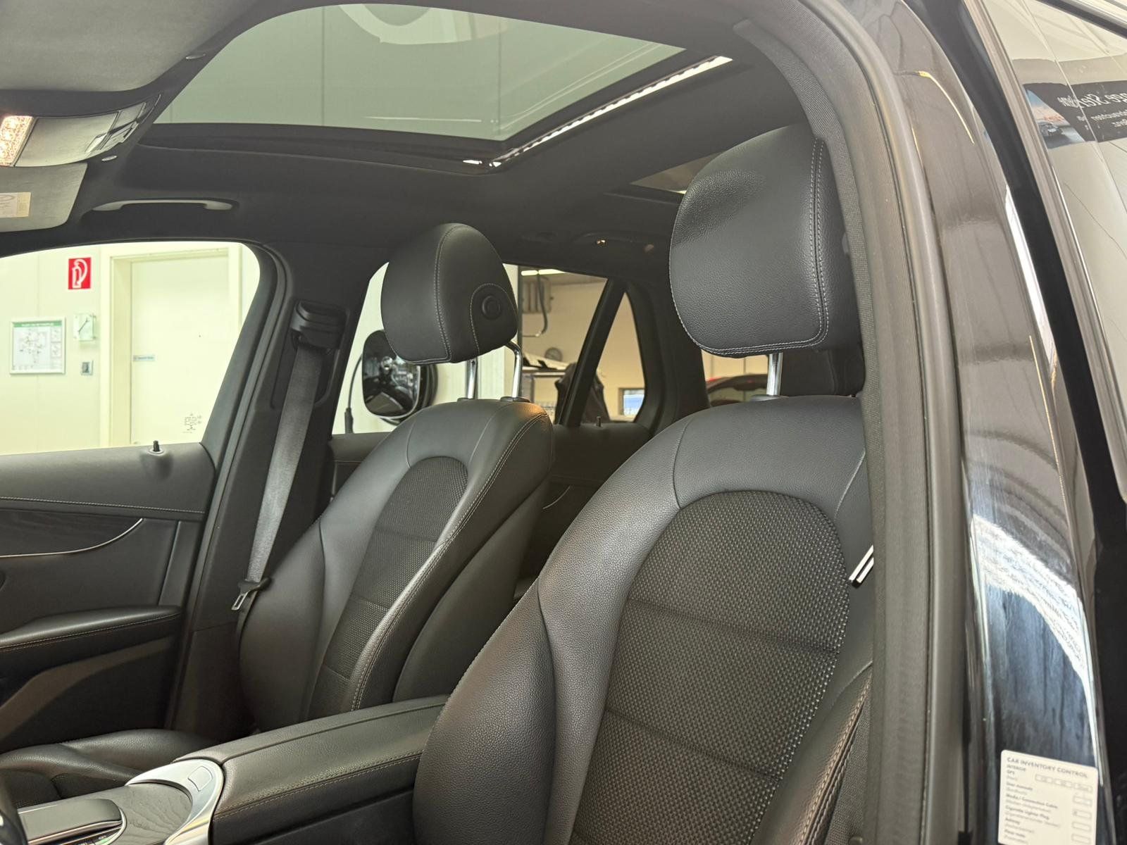 Fahrzeugabbildung Mercedes-Benz GLC 220 d 4M PANORAMA+TOTWINK+AHK+MULTIBEAM+MBUX