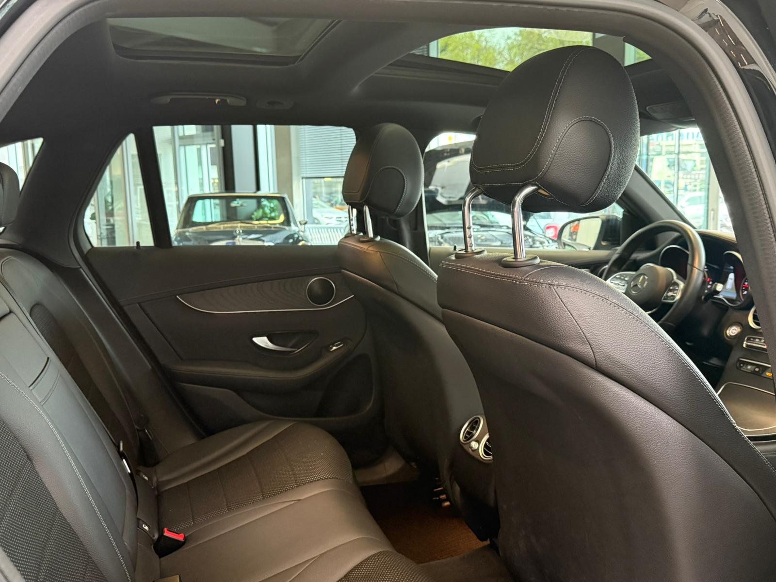 Fahrzeugabbildung Mercedes-Benz GLC 220 d 4M PANORAMA+TOTWINK+AHK+MULTIBEAM+MBUX