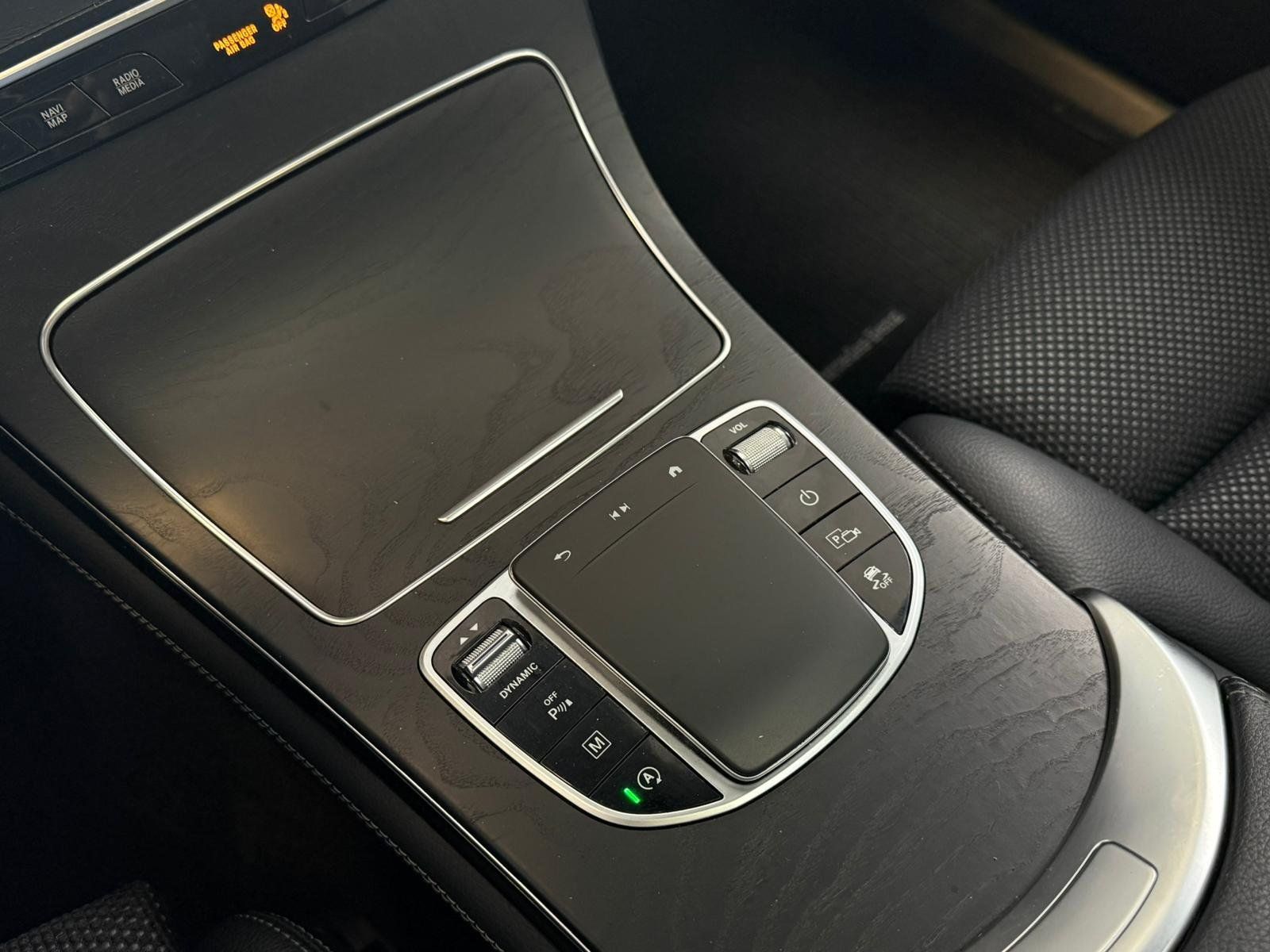 Fahrzeugabbildung Mercedes-Benz GLC 220 d 4M PANORAMA+TOTWINK+AHK+MULTIBEAM+MBUX