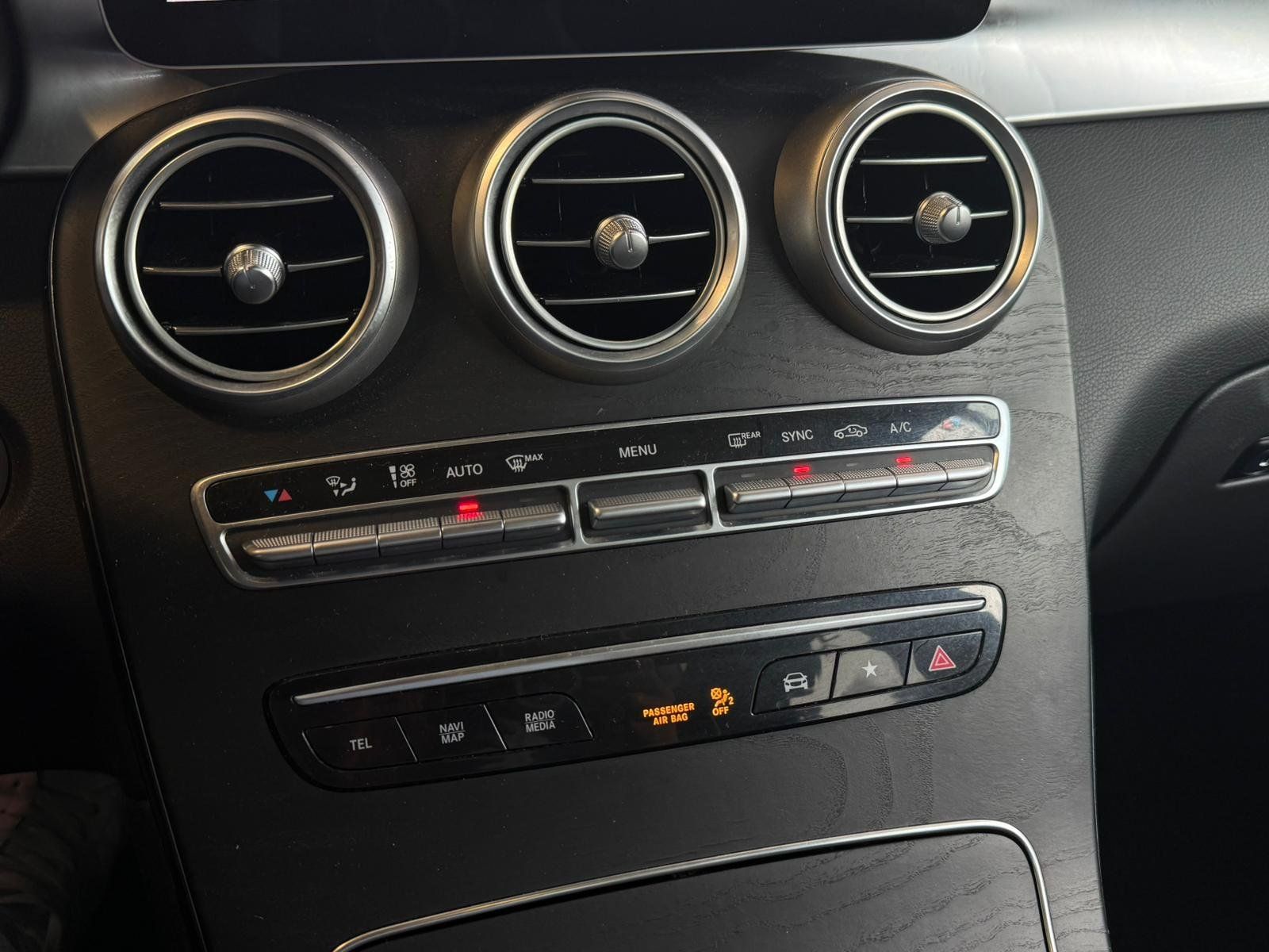 Fahrzeugabbildung Mercedes-Benz GLC 220 d 4M PANORAMA+TOTWINK+AHK+MULTIBEAM+MBUX