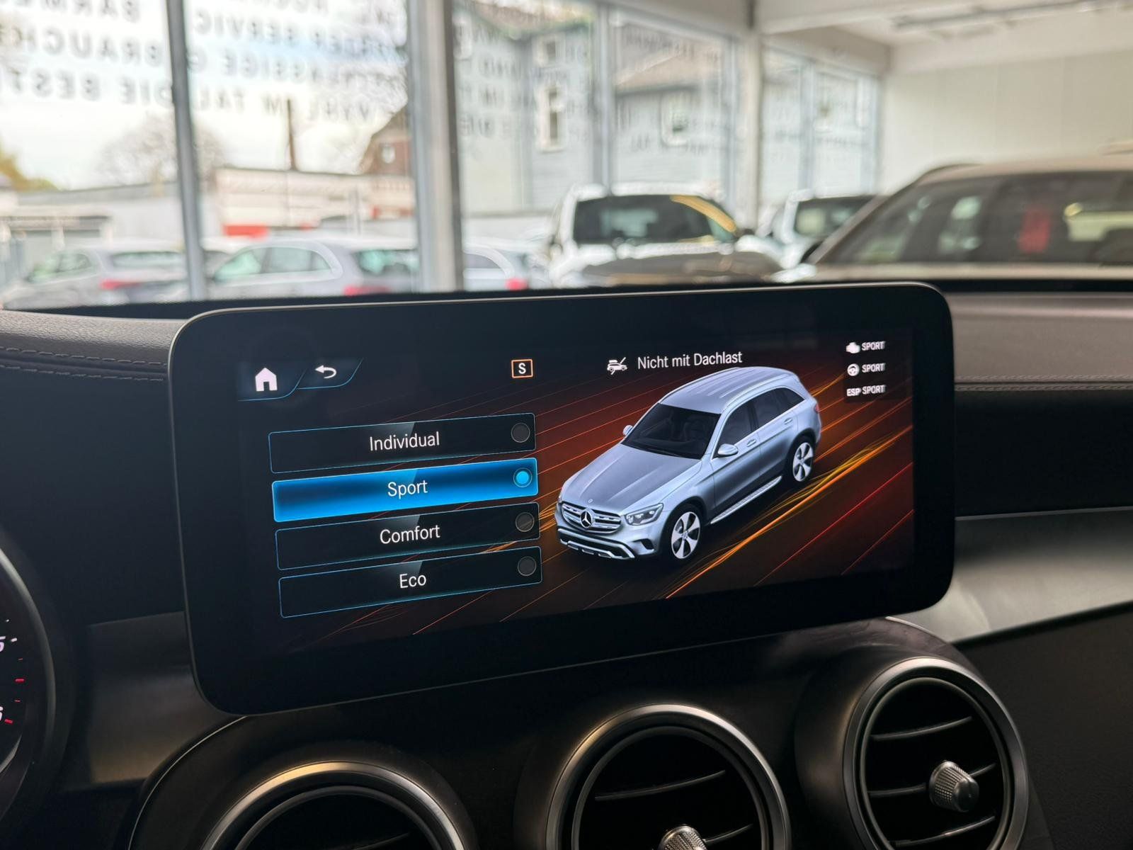 Fahrzeugabbildung Mercedes-Benz GLC 220 d 4M PANORAMA+TOTWINK+AHK+MULTIBEAM+MBUX