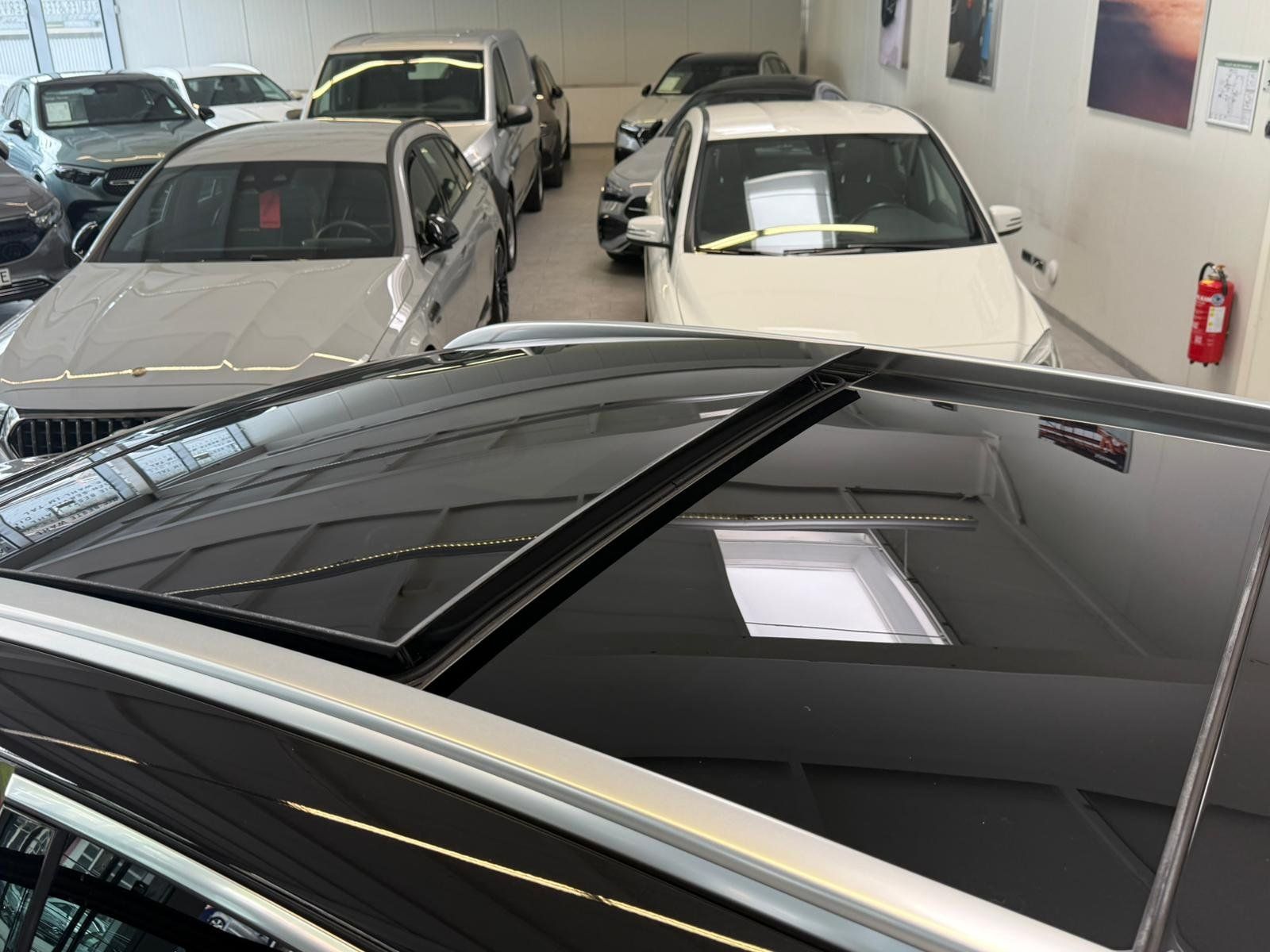 Fahrzeugabbildung Mercedes-Benz GLC 220 d 4M PANORAMA+TOTWINK+AHK+MULTIBEAM+MBUX