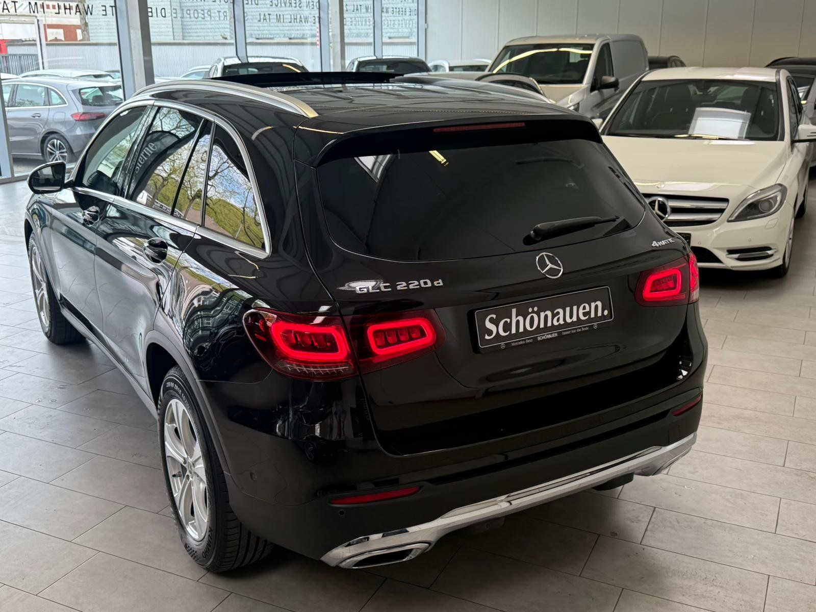 Fahrzeugabbildung Mercedes-Benz GLC 220 d 4M PANORAMA+TOTWINK+AHK+MULTIBEAM+MBUX
