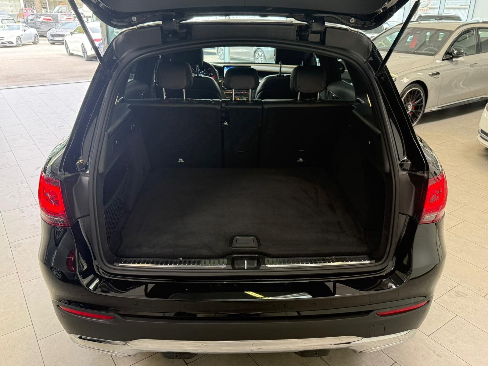 Fahrzeugabbildung Mercedes-Benz GLC 220 d 4M PANORAMA+TOTWINK+AHK+MULTIBEAM+MBUX