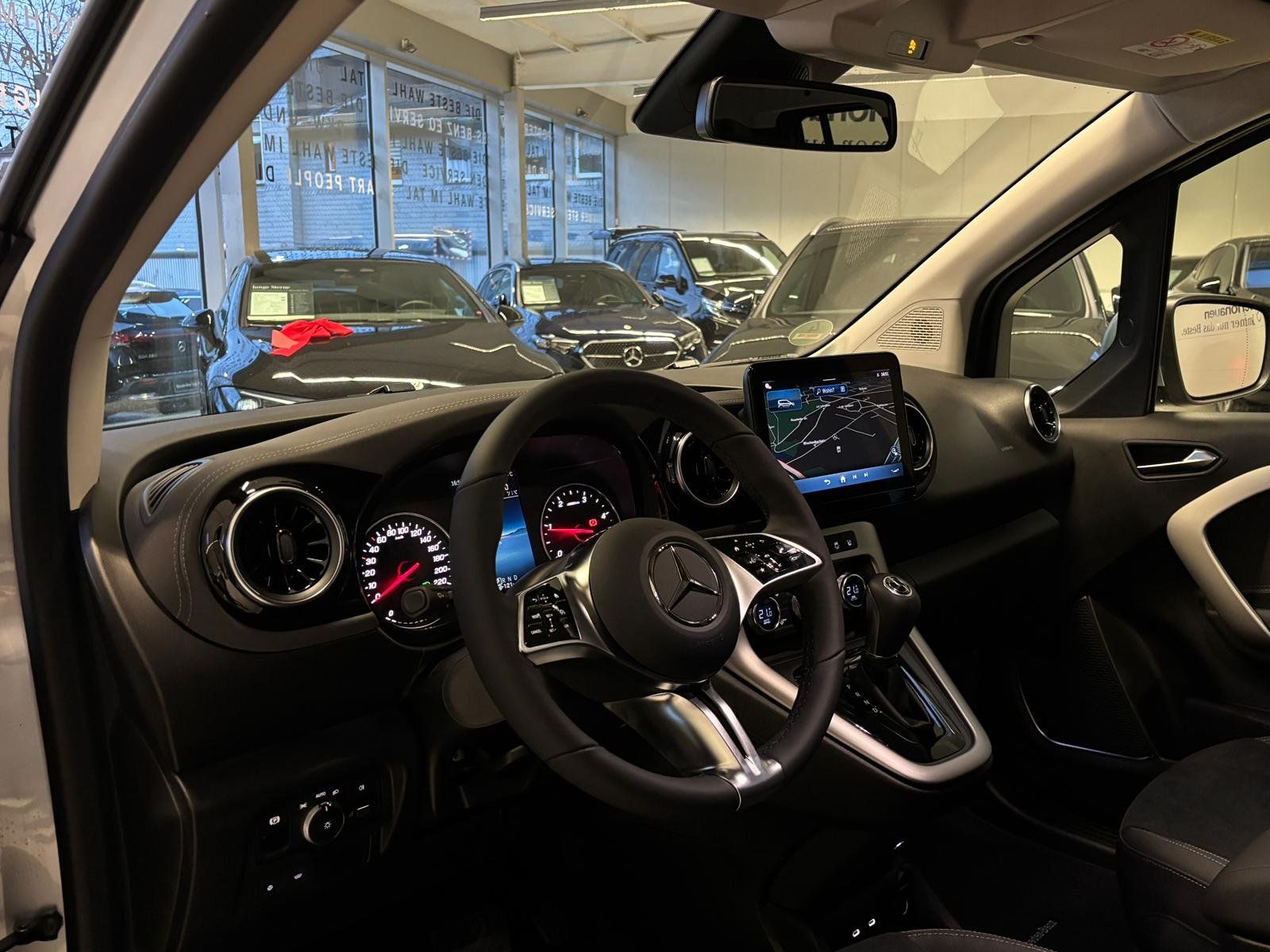 Fahrzeugabbildung Mercedes-Benz T 180 d PROGRESSIVE EDITION 17"+WINTERPKT+CARPLA