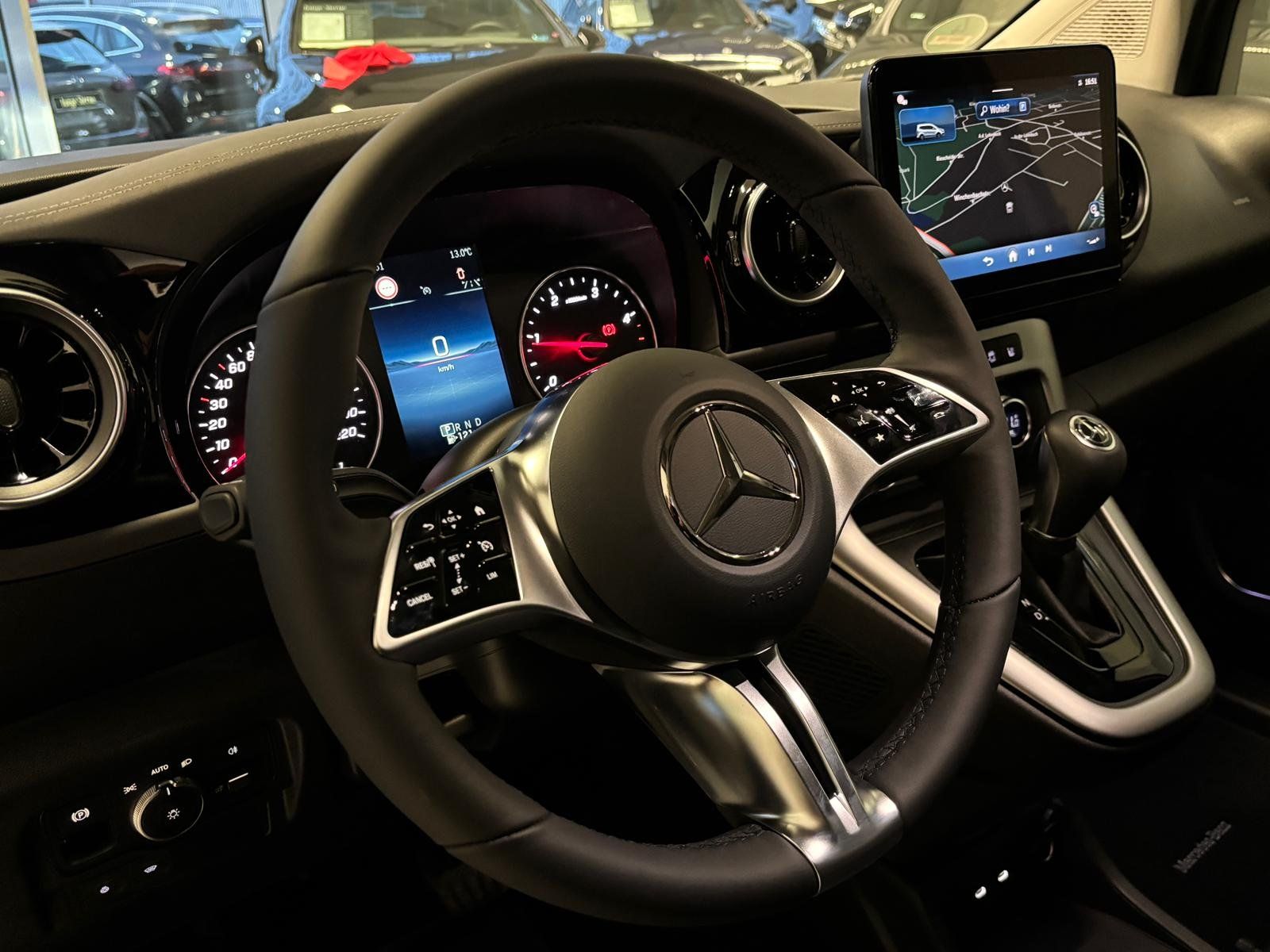 Fahrzeugabbildung Mercedes-Benz T 180 d PROGRESSIVE EDITION 17"+WINTERPKT+CARPLA