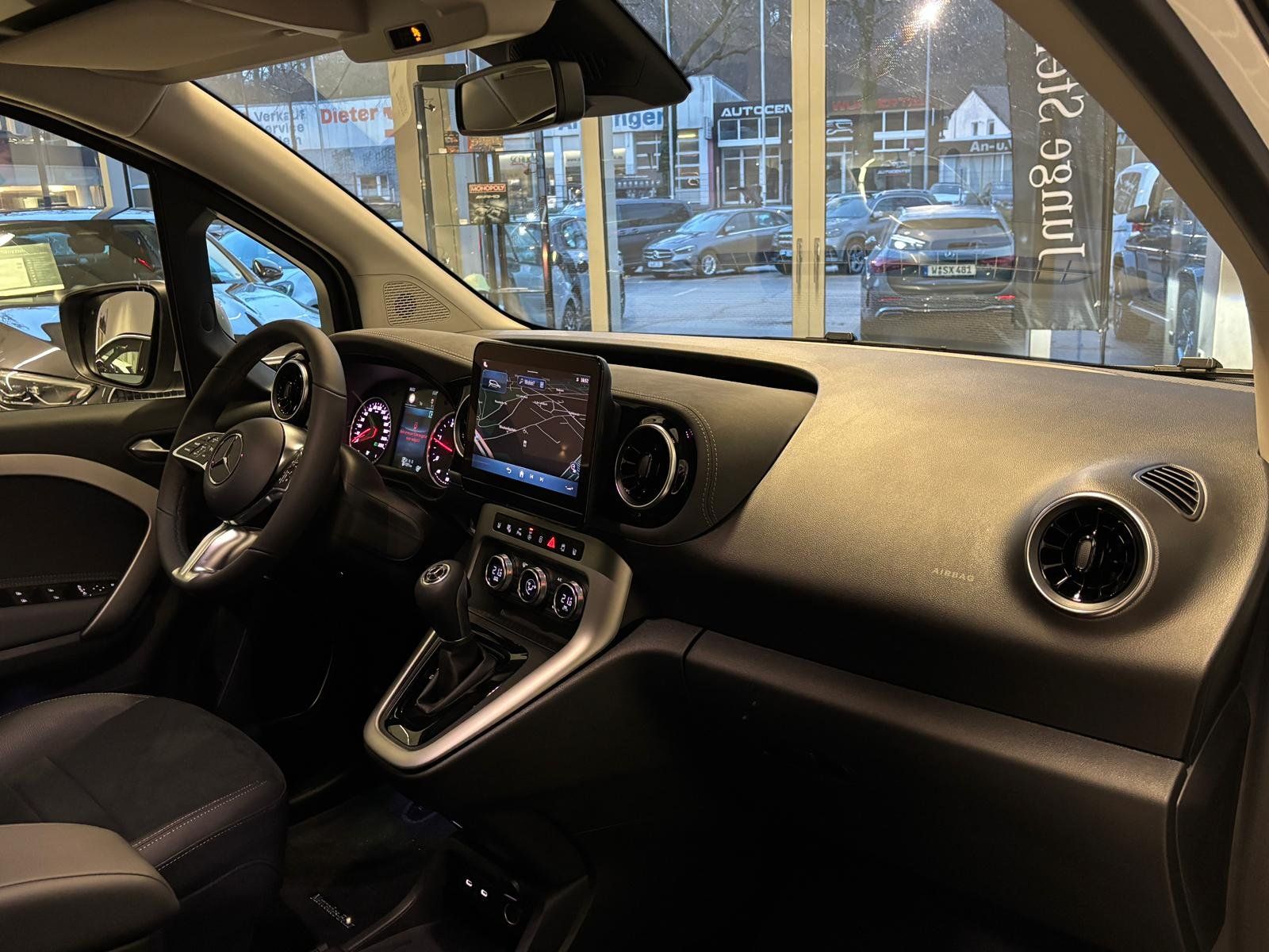 Fahrzeugabbildung Mercedes-Benz T 180 d PROGRESSIVE EDITION 17"+WINTERPKT+CARPLA