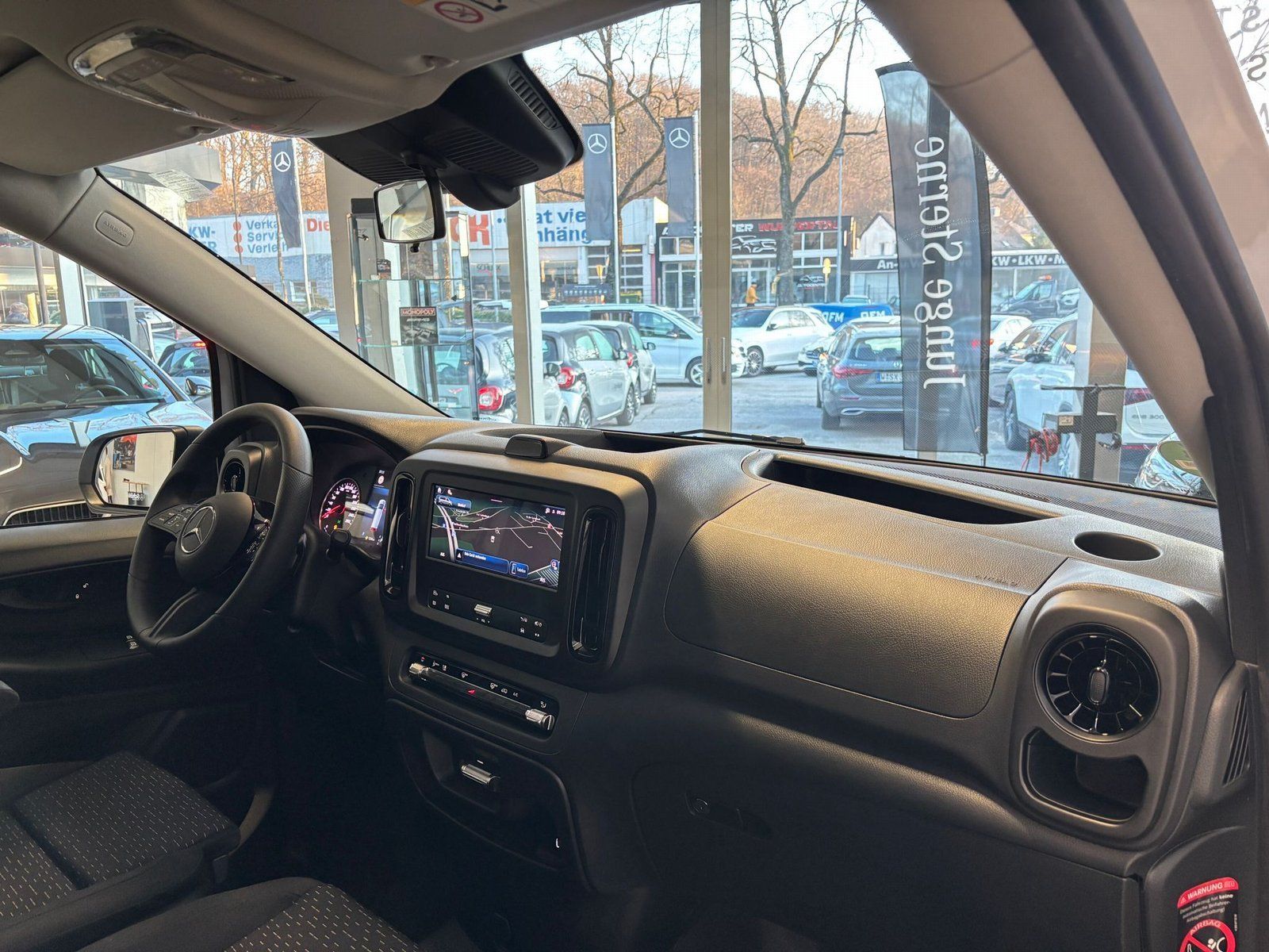 Fahrzeugabbildung Mercedes-Benz Vito 114 CDI Tourer PRO Lang AHK 3,2t+9Sitz+MBUX