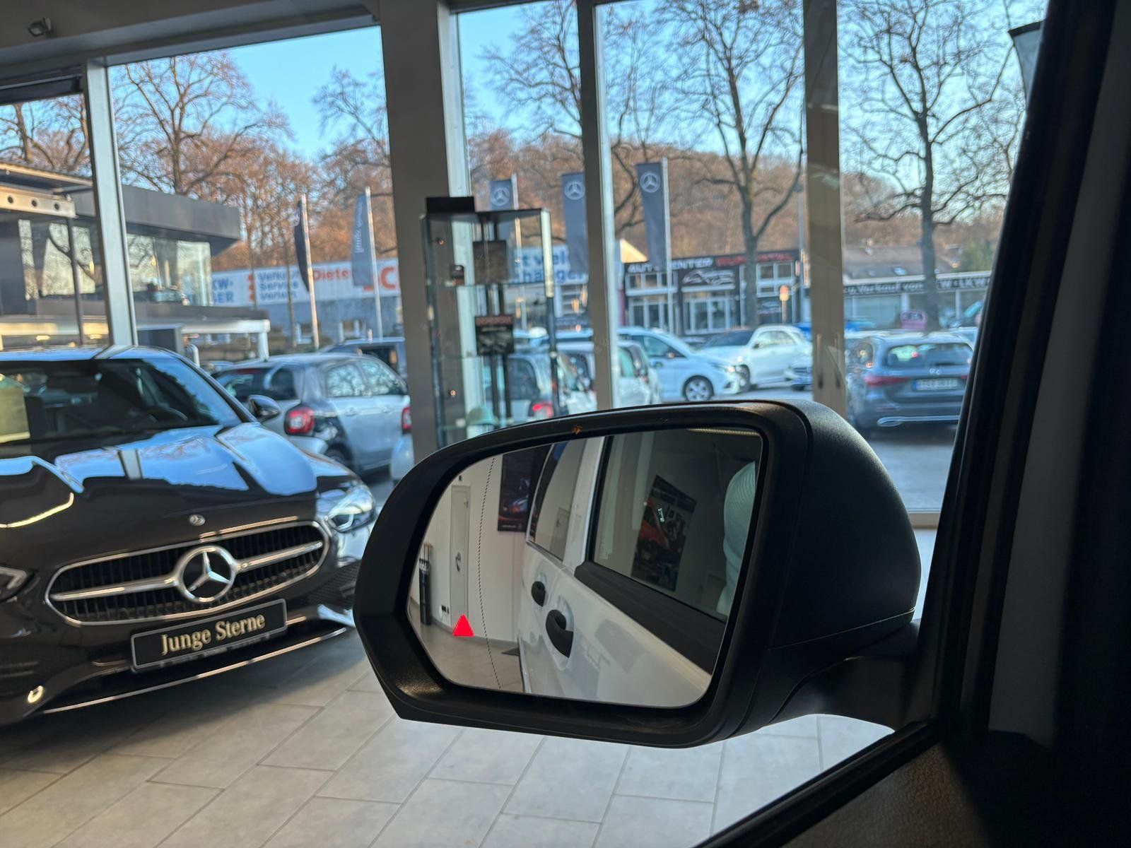 Fahrzeugabbildung Mercedes-Benz Vito 114 CDI Tourer PRO Lang AHK 3,2t+9Sitz+MBUX