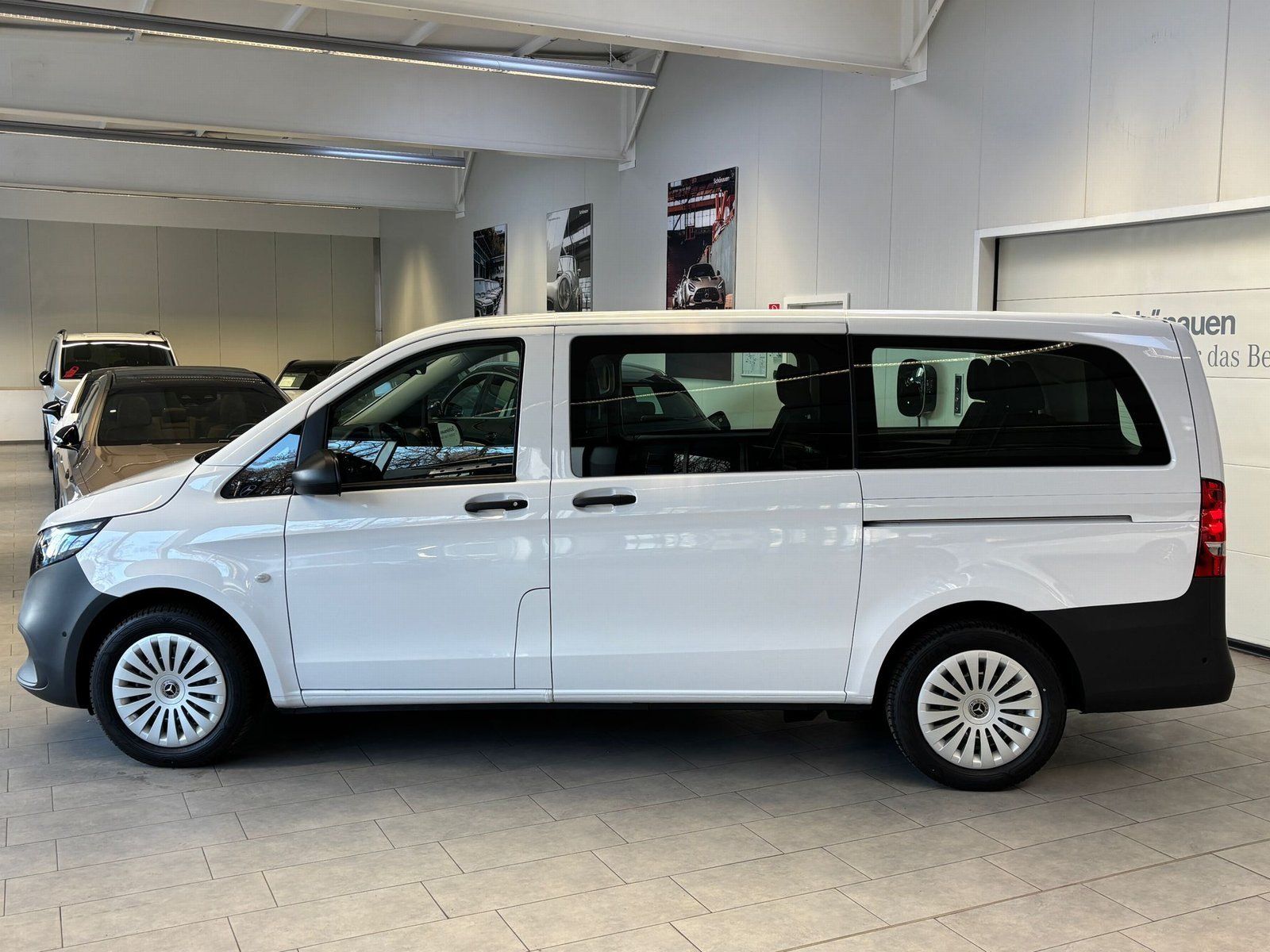 Fahrzeugabbildung Mercedes-Benz Vito 114 CDI Tourer PRO Lang AHK 3,2t+9Sitz+MBUX