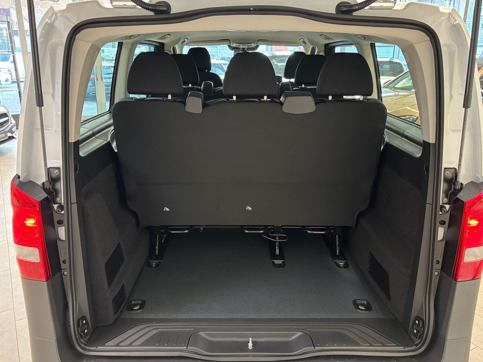 Fahrzeugabbildung Mercedes-Benz Vito 114 CDI Tourer PRO Lang AHK 3,2t+9Sitz+MBUX
