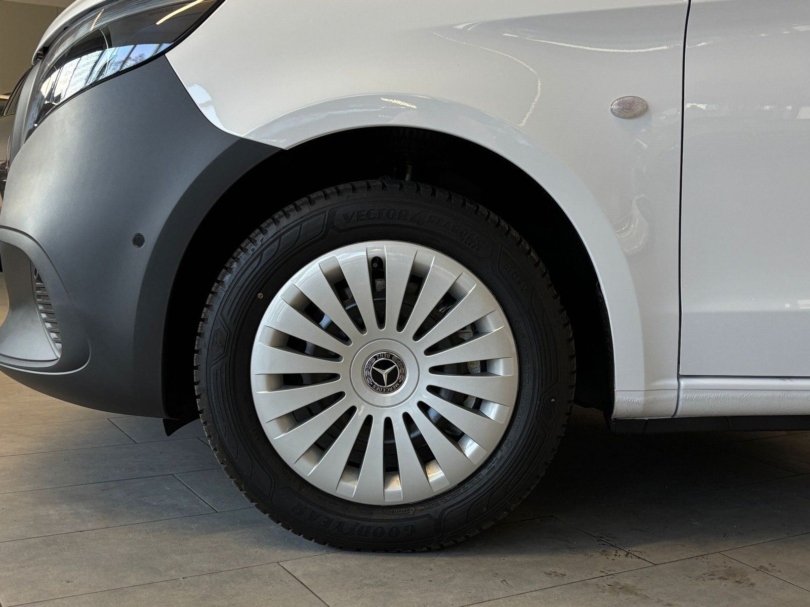 Fahrzeugabbildung Mercedes-Benz Vito 114 CDI Tourer PRO Lang AHK 3,2t+9Sitz+MBUX