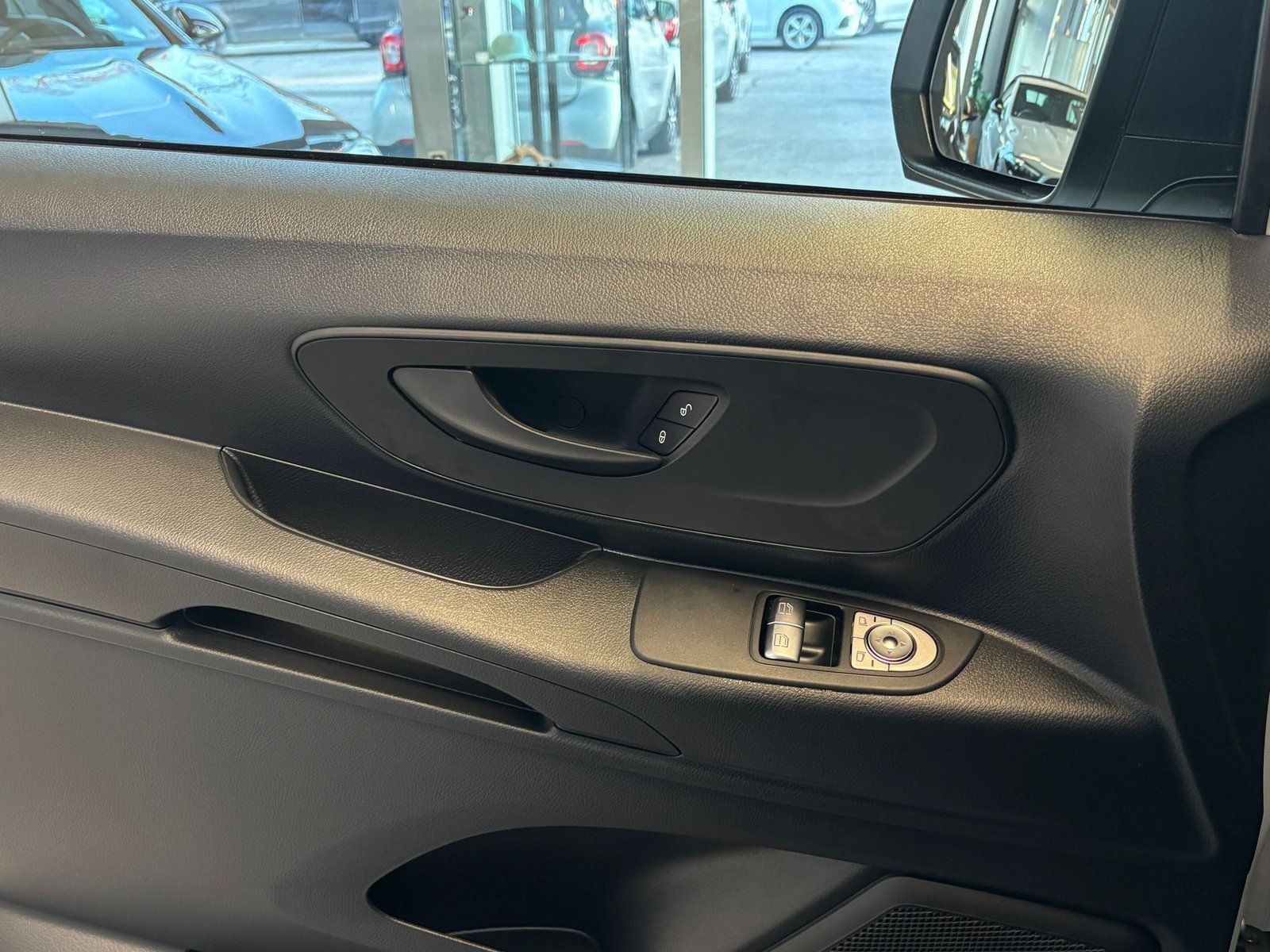 Fahrzeugabbildung Mercedes-Benz Vito 114 CDI Tourer PRO Lang AHK 3,2t+9Sitz+MBUX