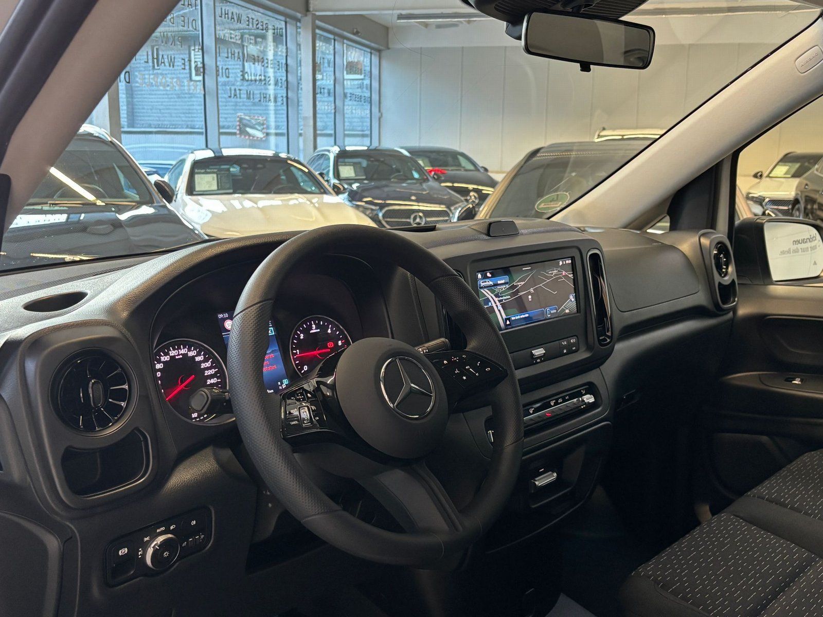 Fahrzeugabbildung Mercedes-Benz Vito 114 CDI Tourer PRO Lang AHK 3,2t+9Sitz+MBUX