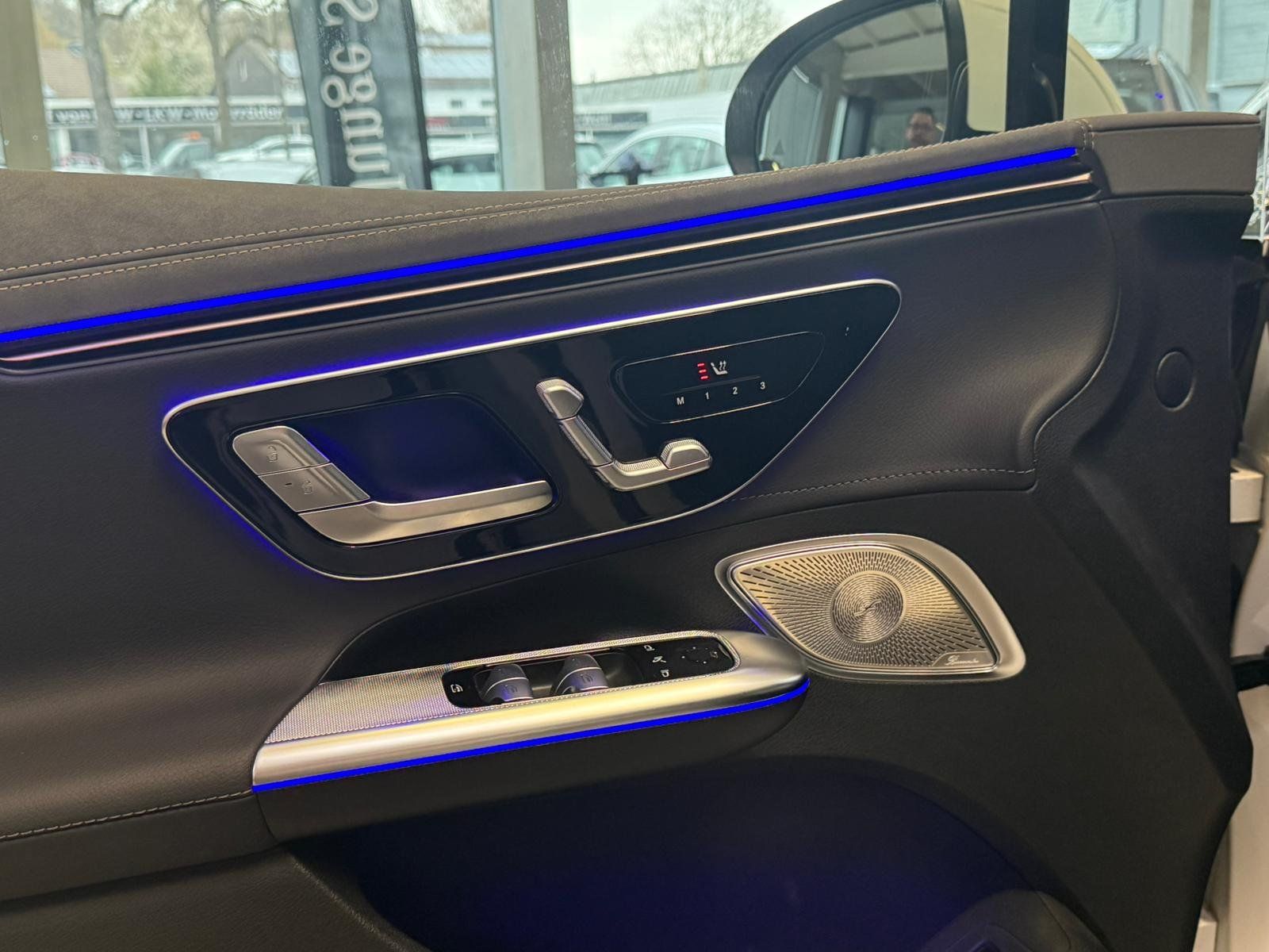 Fahrzeugabbildung Mercedes-Benz EQE 300 ELECTRIC ART AIRM+HYPER+BURM3D+PANO+20"