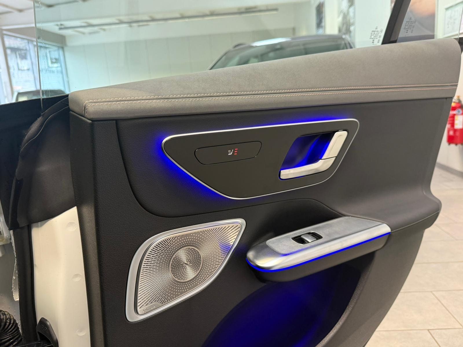 Fahrzeugabbildung Mercedes-Benz EQE 300 ELECTRIC ART AIRM+HYPER+BURM3D+PANO+20"