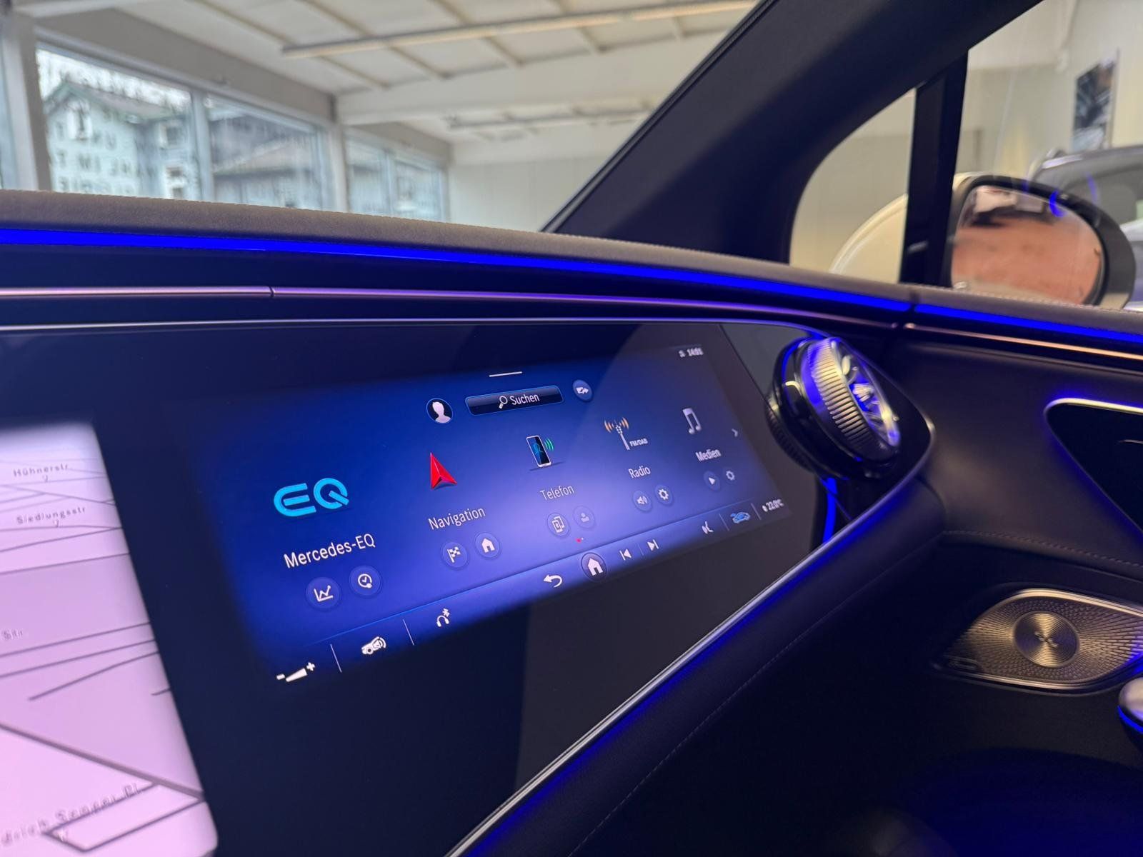 Fahrzeugabbildung Mercedes-Benz EQE 300 ELECTRIC ART AIRM+HYPER+BURM3D+PANO+20"