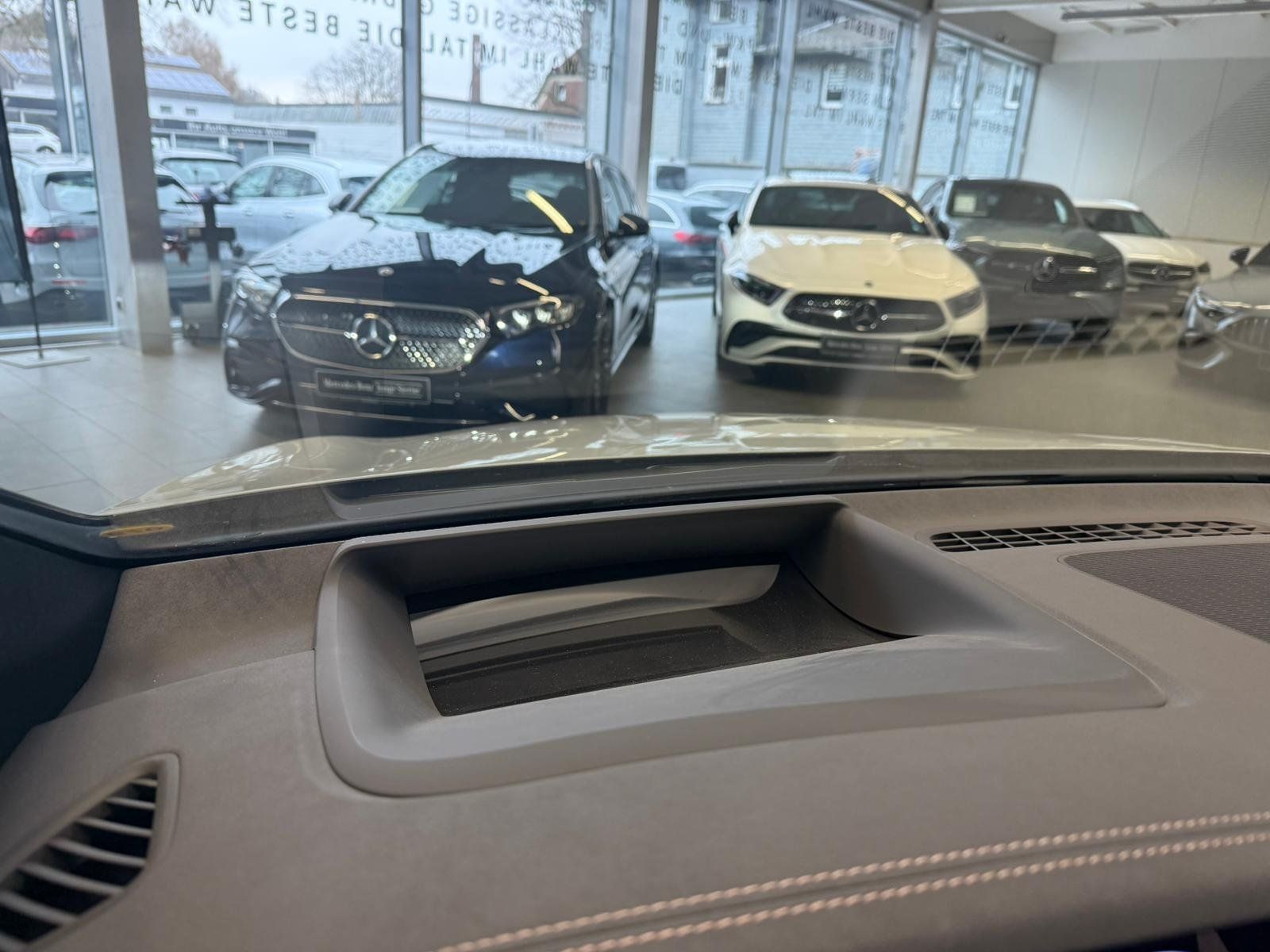 Fahrzeugabbildung Mercedes-Benz EQE 300 ELECTRIC ART AIRM+HYPER+BURM3D+PANO+20"