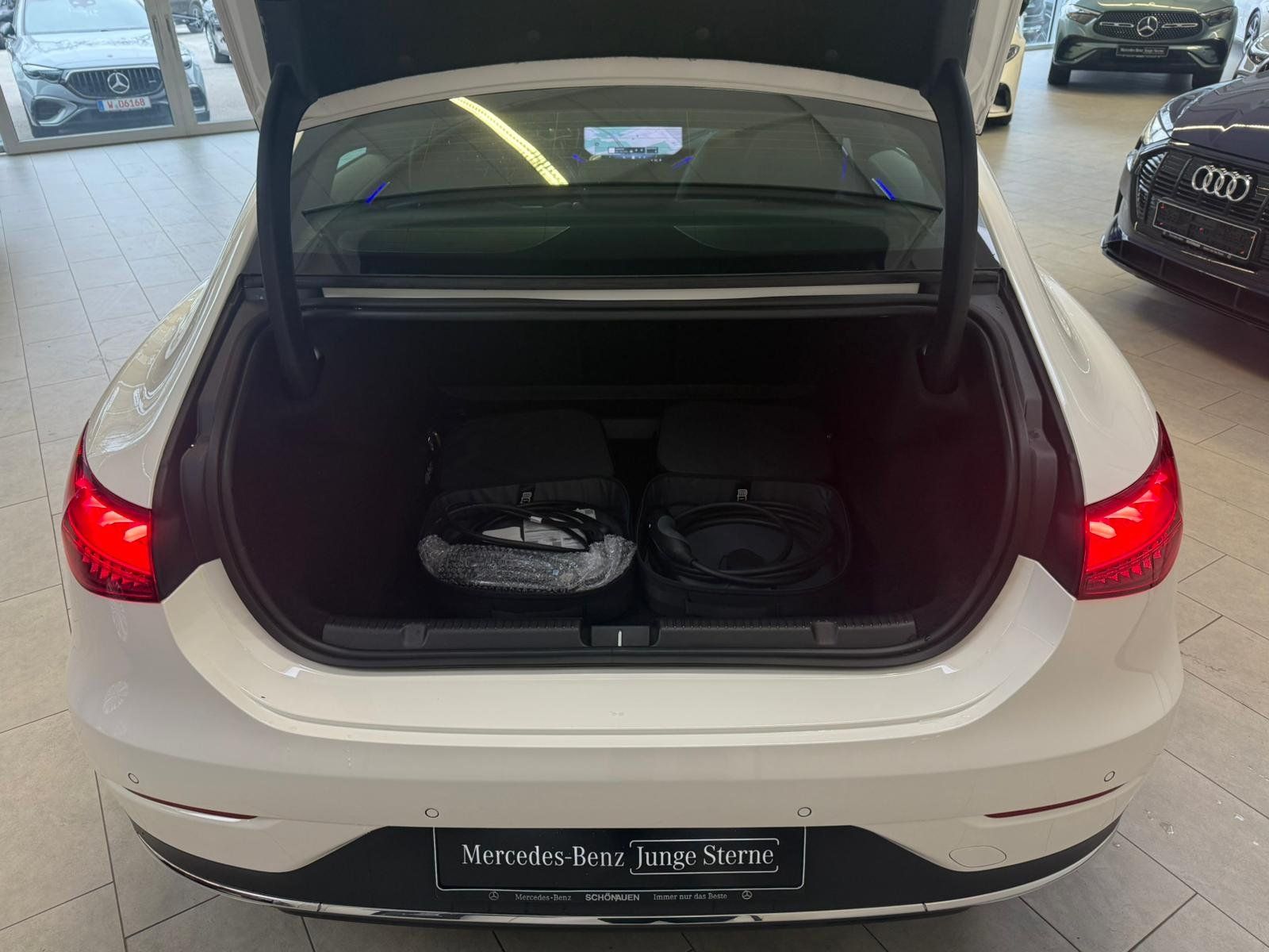 Fahrzeugabbildung Mercedes-Benz EQE 300 ELECTRIC ART AIRM+HYPER+BURM3D+PANO+20"