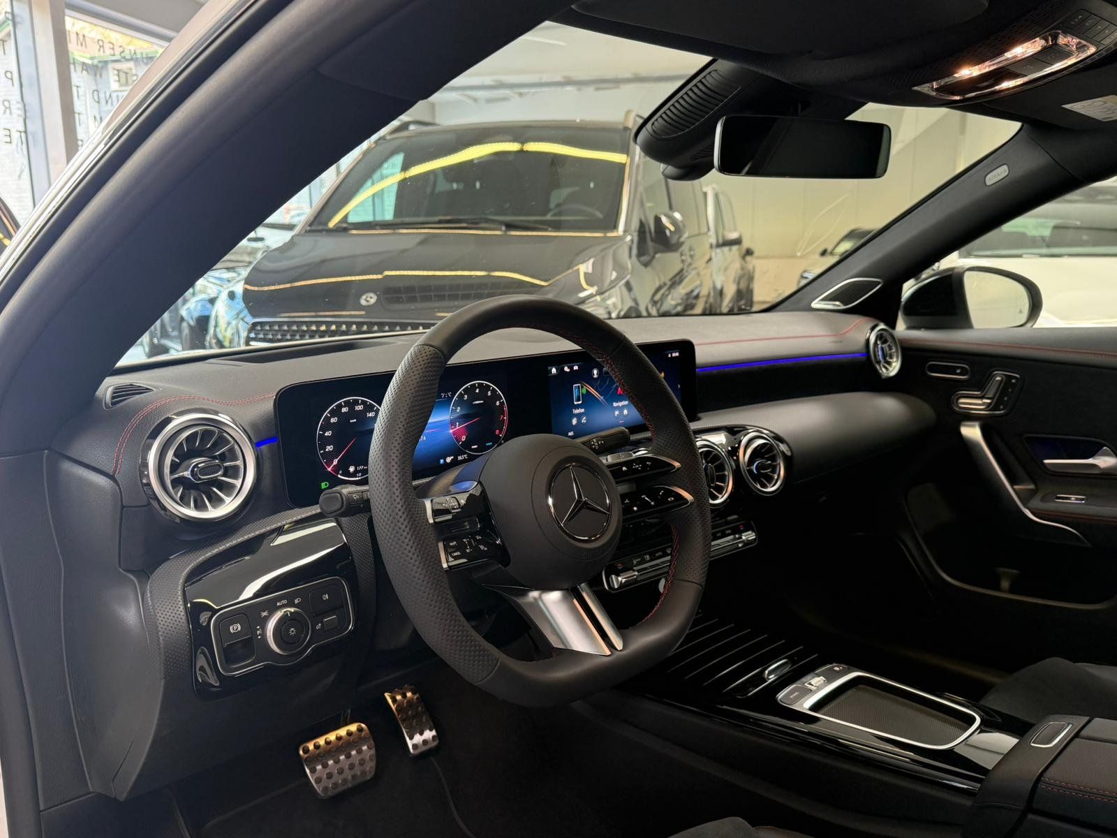 Fahrzeugabbildung Mercedes-Benz CLA 200 Shooting Brake AMG PREM+/BURMES/19"/PANO