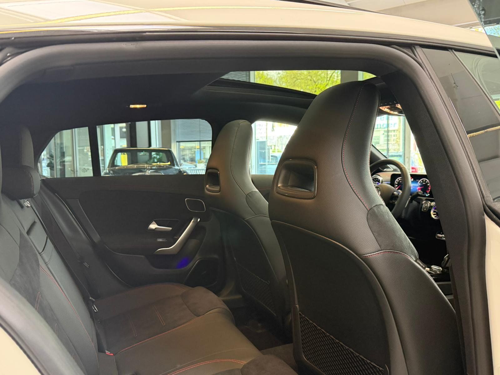 Fahrzeugabbildung Mercedes-Benz CLA 200 Shooting Brake AMG PREM+/BURMES/19"/PANO