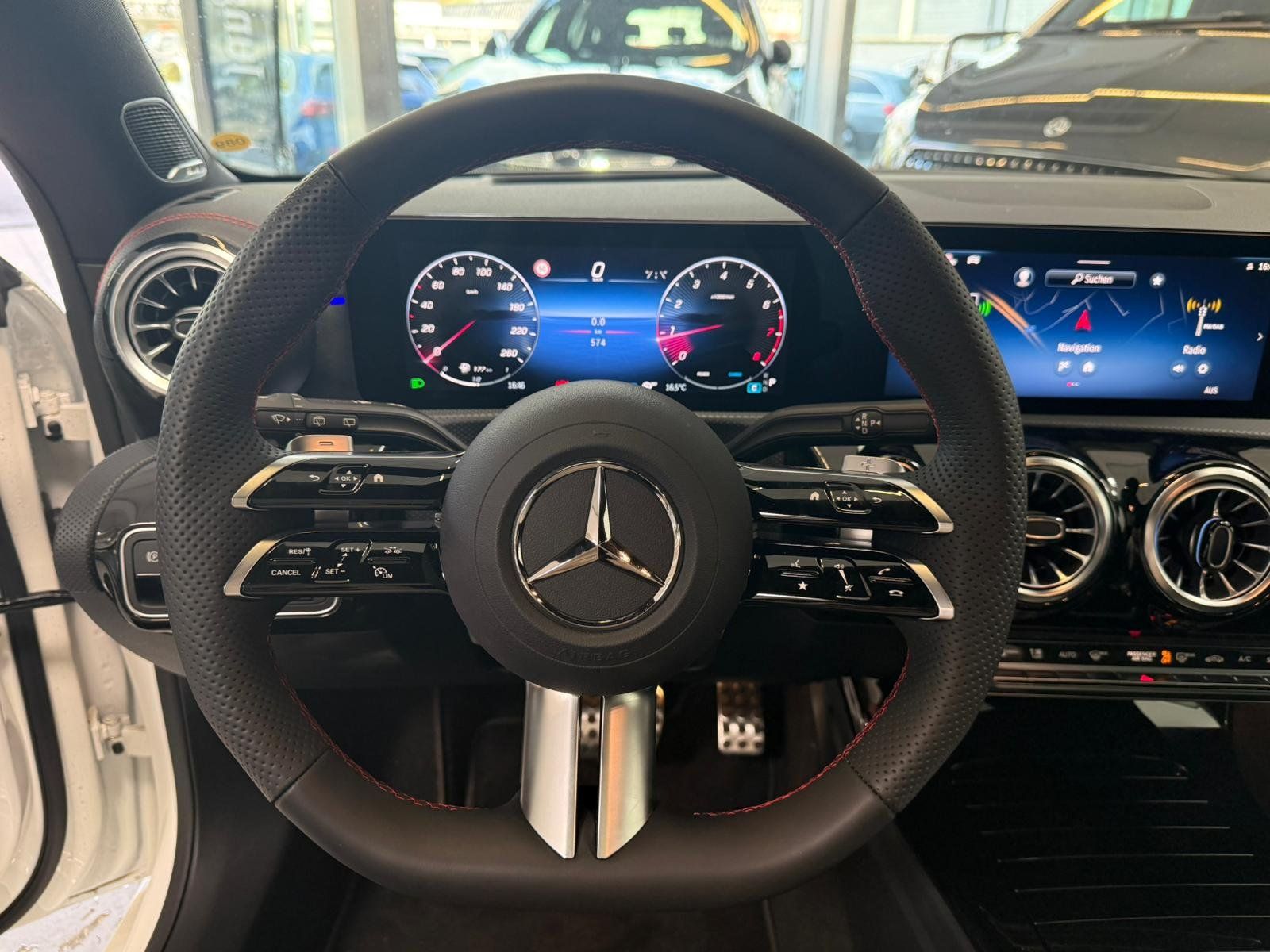Fahrzeugabbildung Mercedes-Benz CLA 200 Shooting Brake AMG PREM+/BURMES/19"/PANO