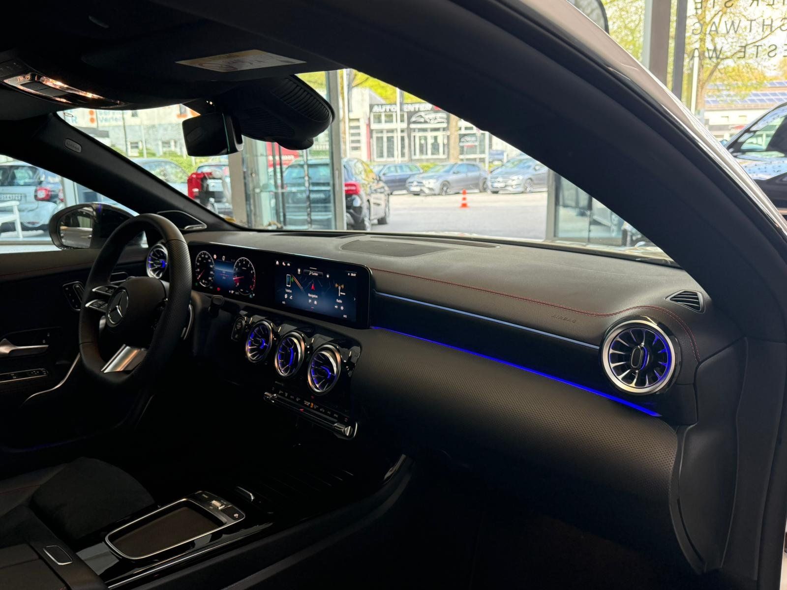 Fahrzeugabbildung Mercedes-Benz CLA 200 Shooting Brake AMG PREM+/BURMES/19"/PANO