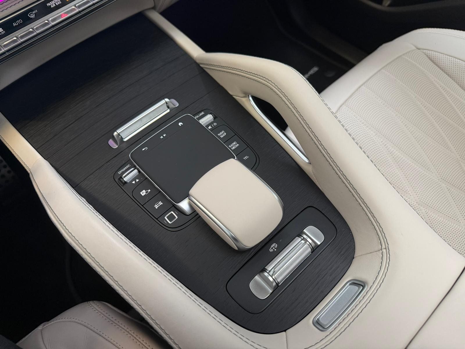 Fahrzeugabbildung Mercedes-Benz GLE 53 4M+ AMG NAPPA BEIGE+AHK+PANO+BURM+STDHZ