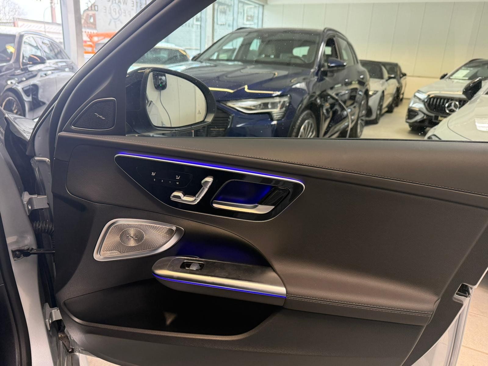 Fahrzeugabbildung Mercedes-Benz C 300 e AMG DISTR+MASSAGE+BURM+FAP+HUD+PANO+360