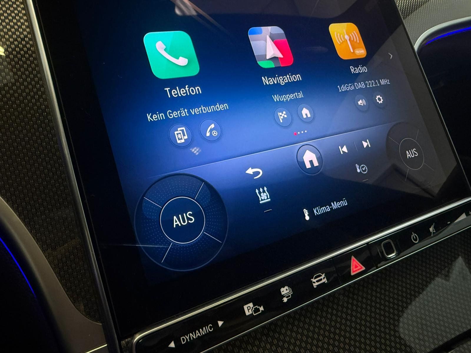 Fahrzeugabbildung Mercedes-Benz C 300 e AMG DISTR+MASSAGE+BURM+FAP+HUD+PANO+360