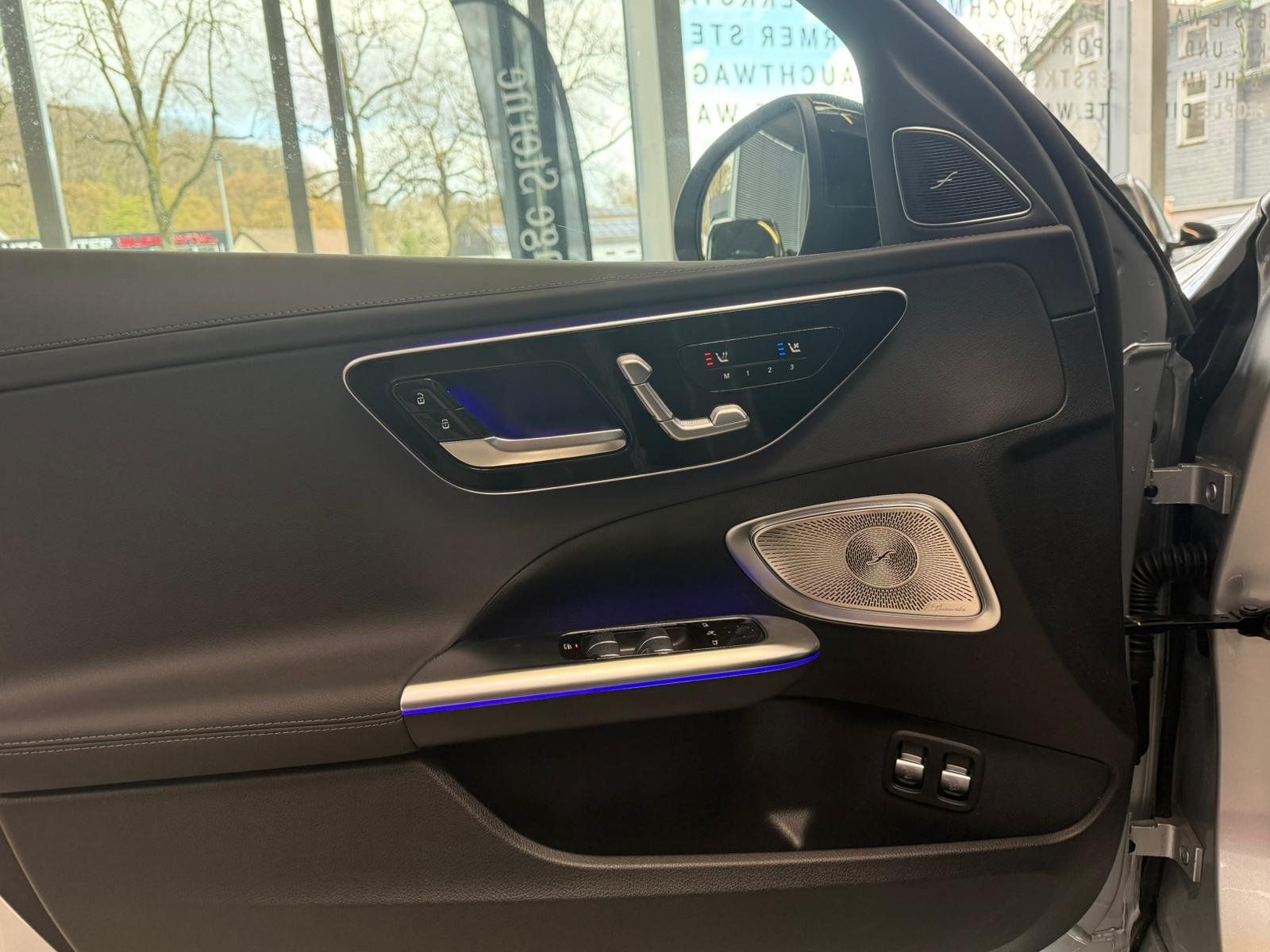 Fahrzeugabbildung Mercedes-Benz C 300 e AMG DISTR+MASSAGE+BURM+FAP+HUD+PANO+360