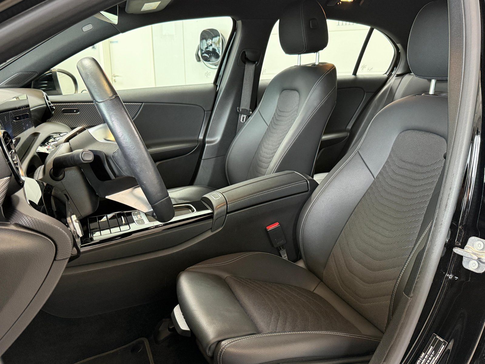 Fahrzeugabbildung Mercedes-Benz A 200 Progressive KAMERA+CARPLAY+LED+LENKRADHZ