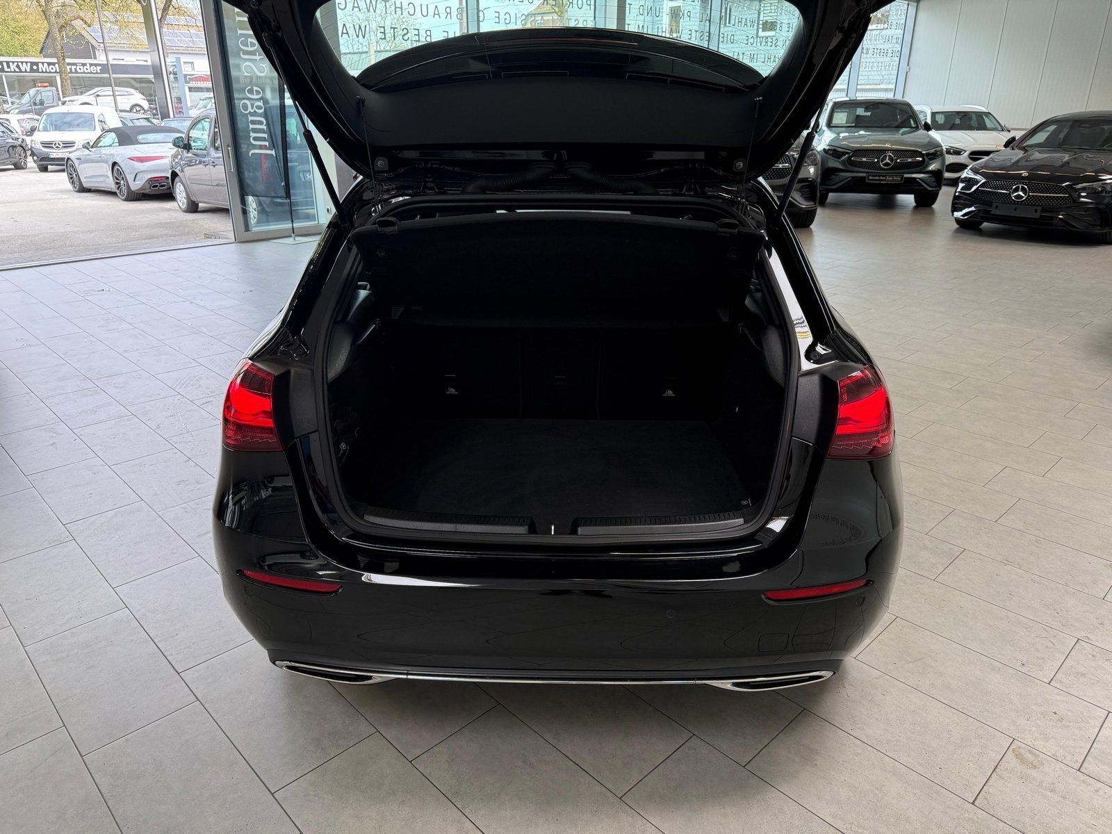 Fahrzeugabbildung Mercedes-Benz A 200 Progressive KAMERA+CARPLAY+LED+LENKRADHZ