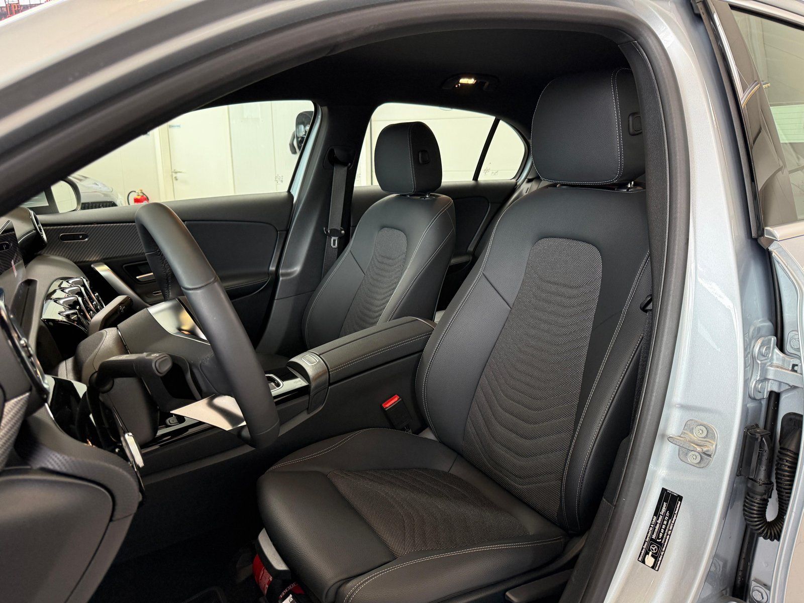 Fahrzeugabbildung Mercedes-Benz A 180d Progressive KAMERA+CARPLAY+LED+DAB+THERM