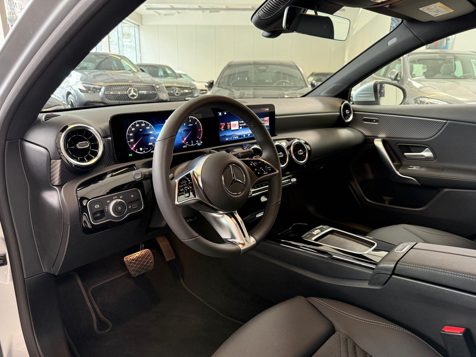 Fahrzeugabbildung Mercedes-Benz A 180d Progressive KAMERA+CARPLAY+LED+DAB+THERM