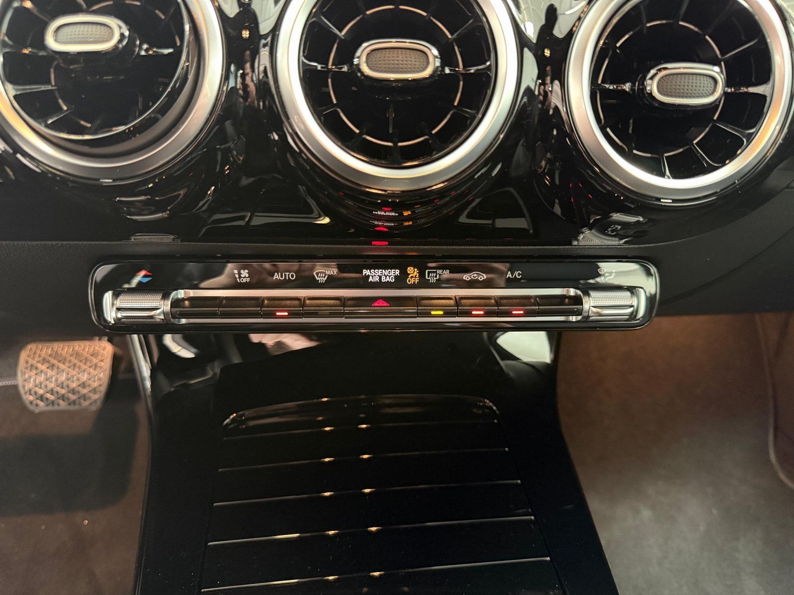 Fahrzeugabbildung Mercedes-Benz A 180d Progressive KAMERA+CARPLAY+LED+DAB+THERM