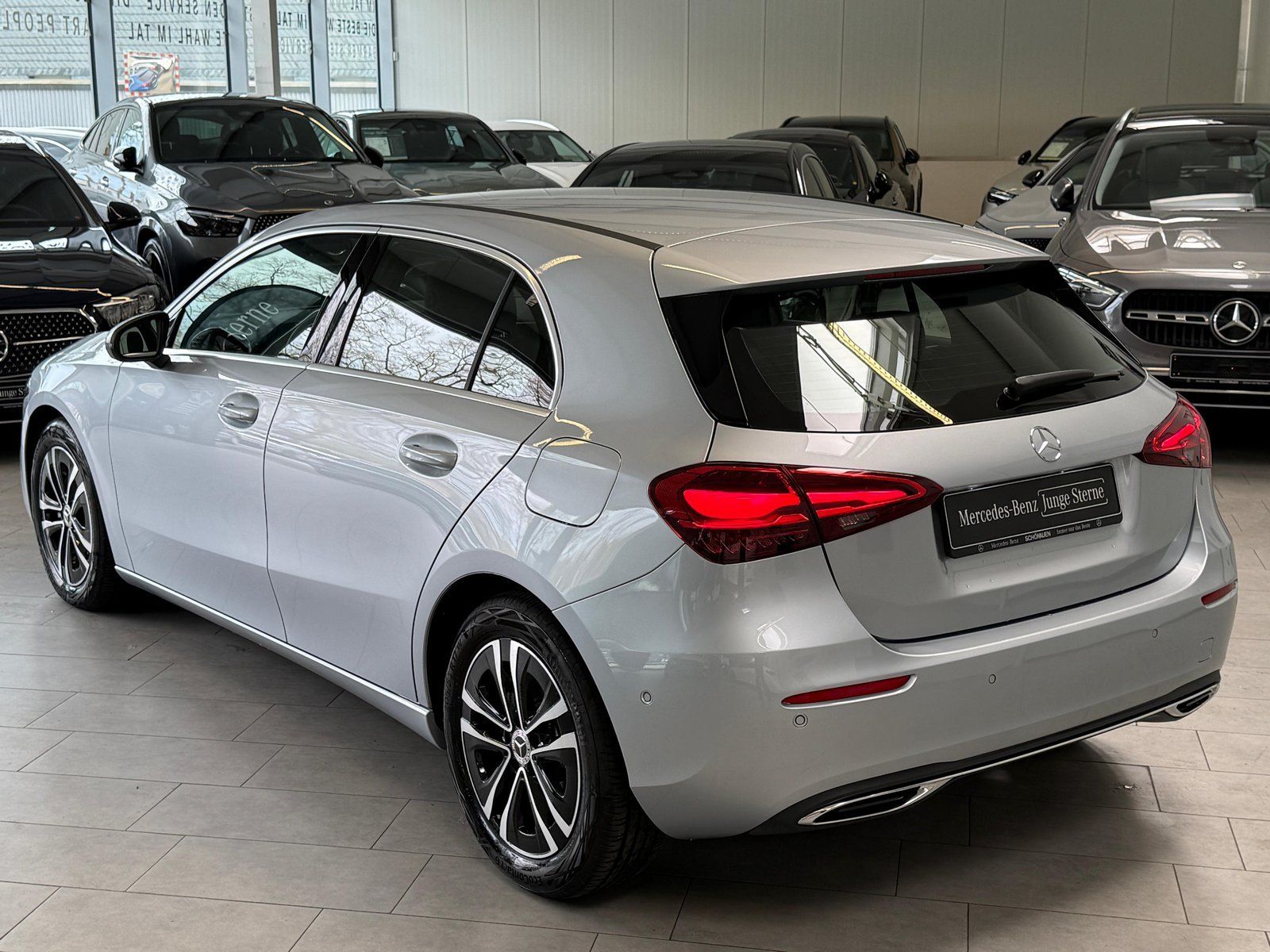 Fahrzeugabbildung Mercedes-Benz A 180d Progressive KAMERA+CARPLAY+LED+DAB+THERM