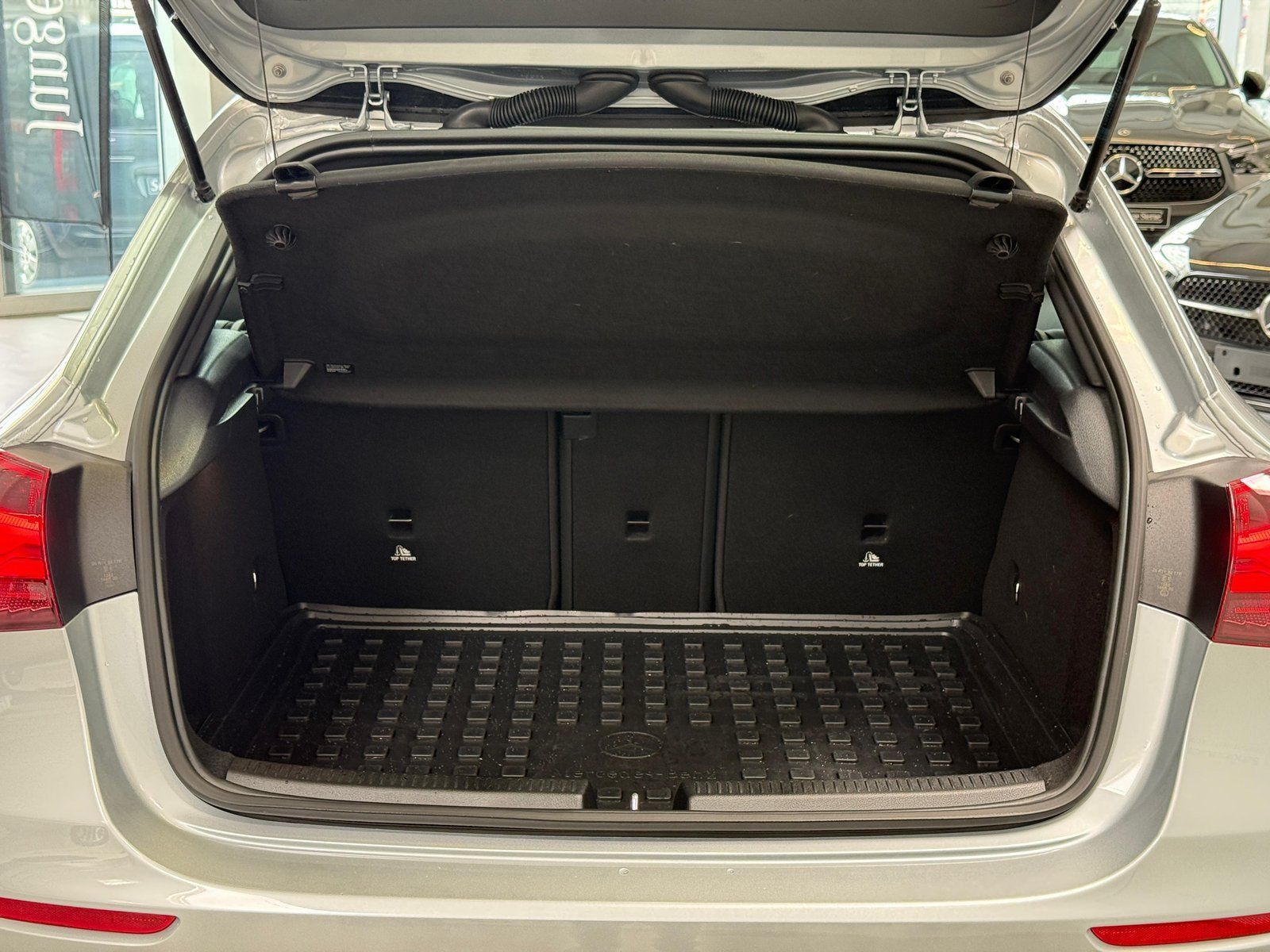 Fahrzeugabbildung Mercedes-Benz A 180d Progressive KAMERA+CARPLAY+LED+DAB+THERM