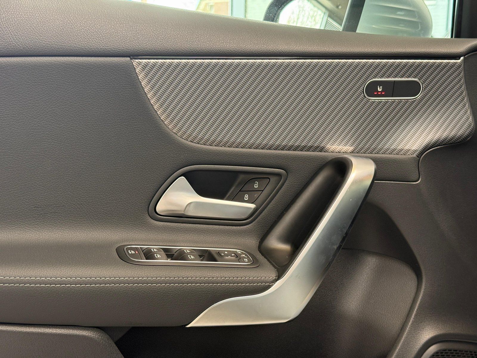 Fahrzeugabbildung Mercedes-Benz A 180d Progressive KAMERA+CARPLAY+LED+DAB+THERM