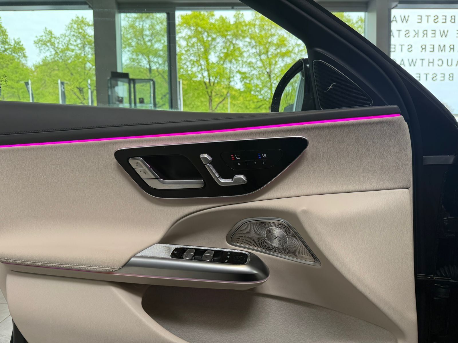 Fahrzeugabbildung Mercedes-Benz E 300 de 4M T EXCLUSIVE Prem. Beige+Burmes4D+AHK