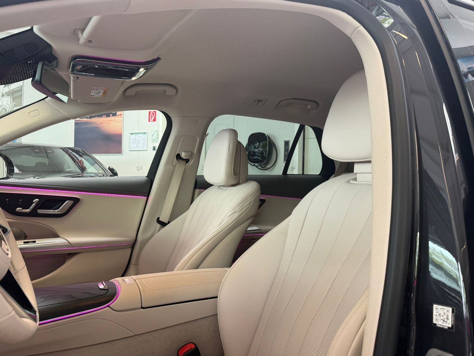 Fahrzeugabbildung Mercedes-Benz E 300 de 4M T EXCLUSIVE Prem. Beige+Burmes4D+AHK