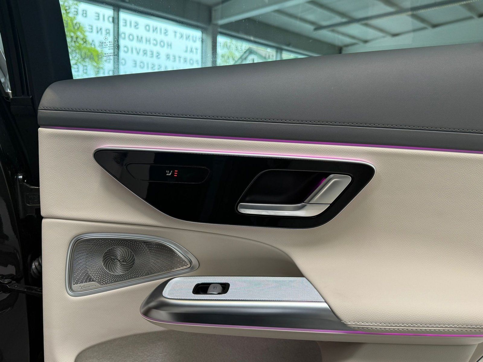 Fahrzeugabbildung Mercedes-Benz E 300 de 4M T EXCLUSIVE Prem. Beige+Burmes4D+AHK