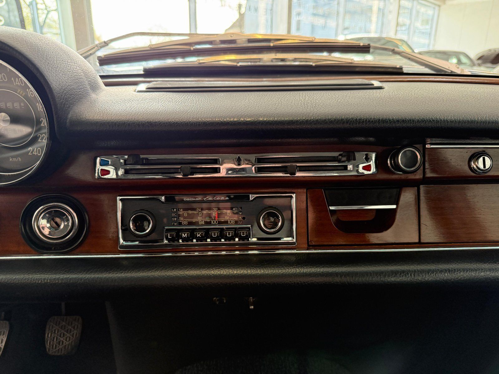 Fahrzeugabbildung Mercedes-Benz 280 S W108 H Kenzeichen/TÜV 08.27/Motor überholt