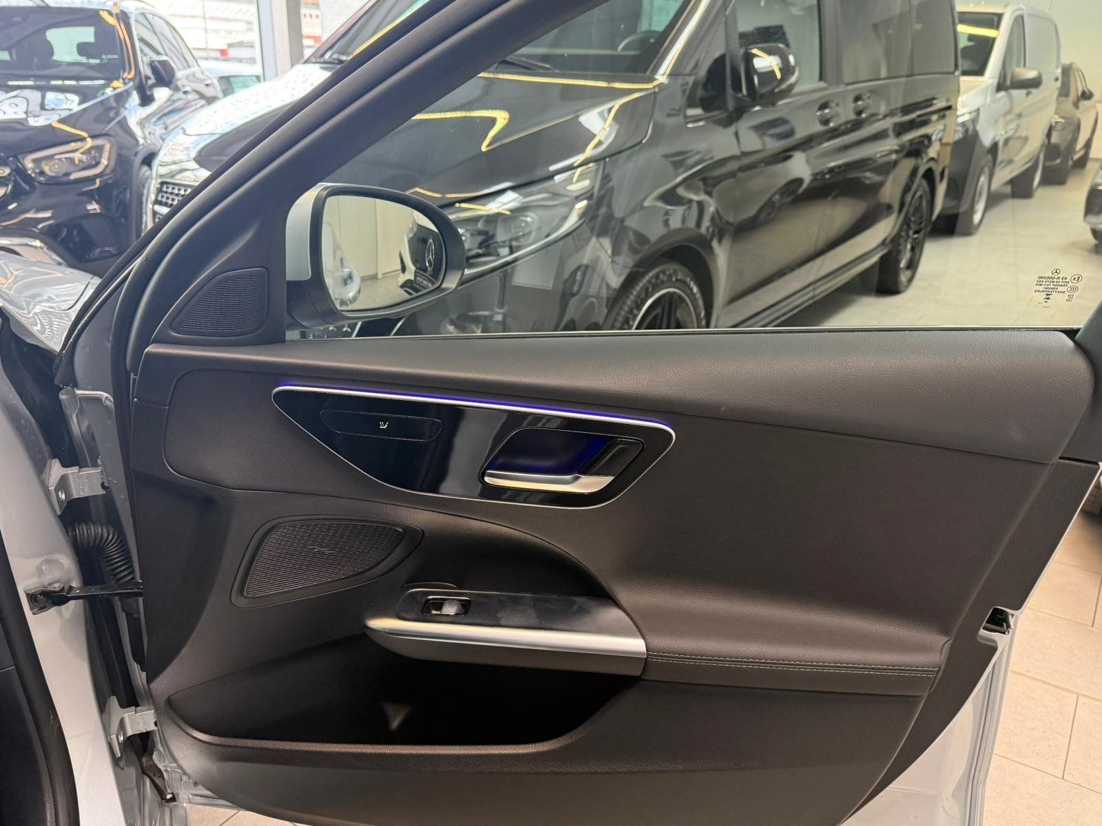 Fahrzeugabbildung Mercedes-Benz C 180 AVANTGARDE ADVANCED+KEYLESS+TOTW+LED+CARPL